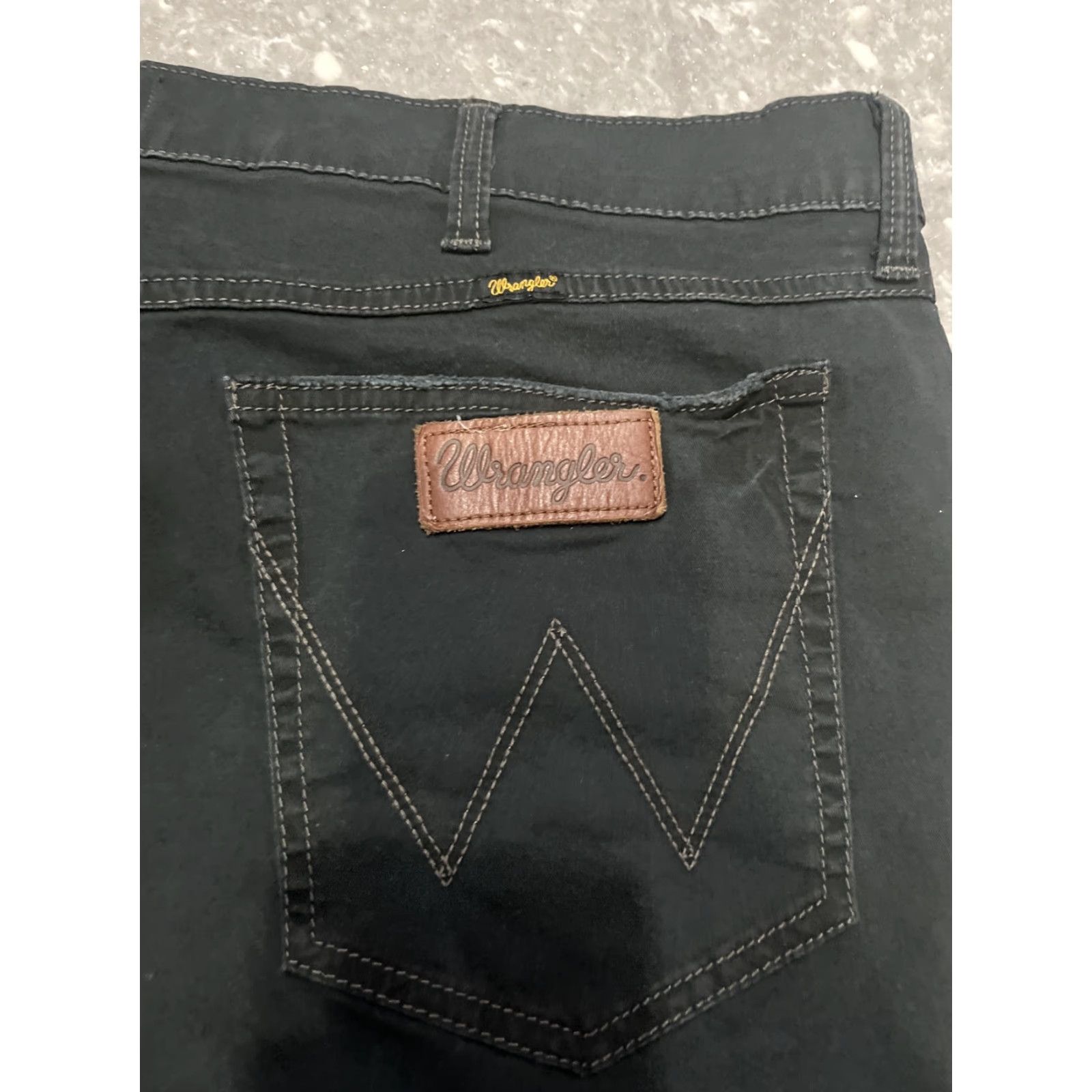 Wrangler Wrangler Jeans Shorts Men's 40 Black Flat Front Cotton Denim Button Wrangler Short Casual, Regular, Chino, American Theme, Relaxed Fit, 40 Mens, Black Size US 40 / EU 56 - 7 Thumbnail