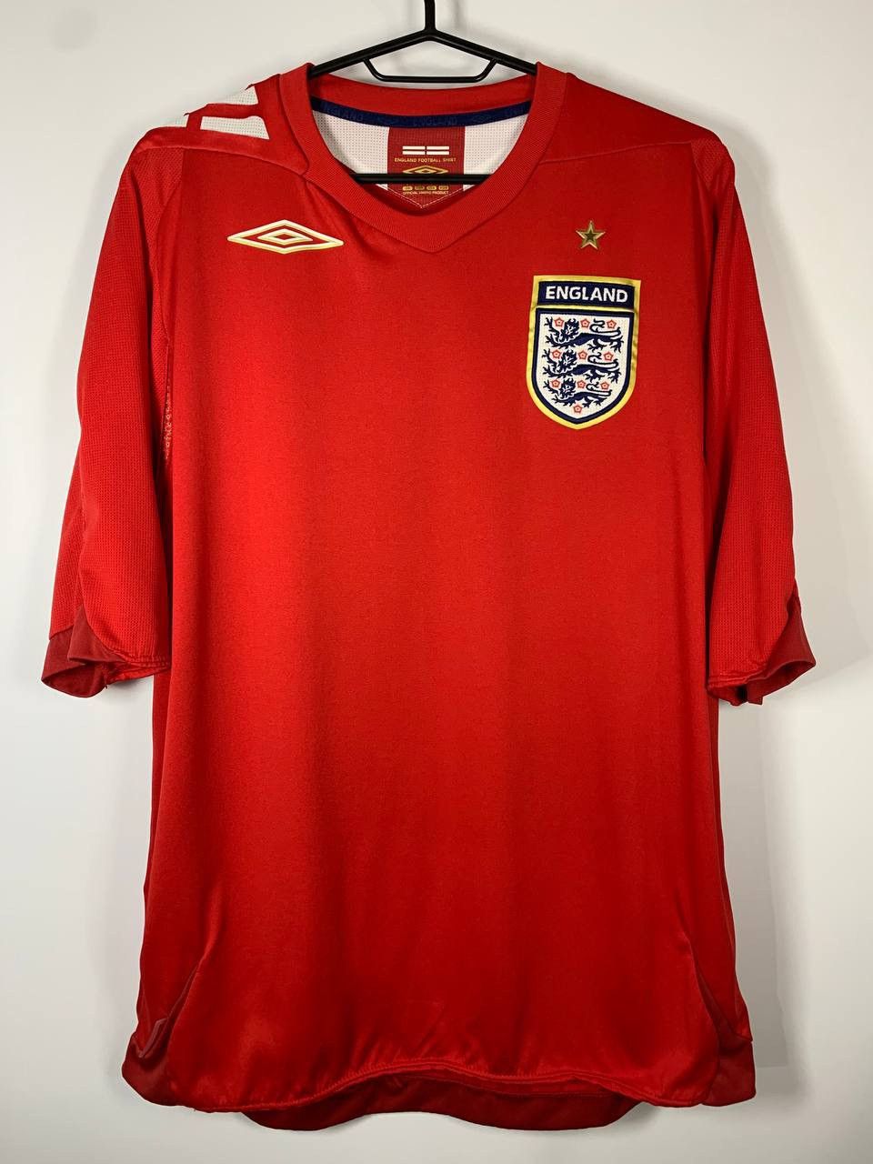 Umbro ENGLAND Away Football Shirt 2006–2008 Umbro Red Jersey BNWOT Size US L / EU 52-54 / 3 - 1 Thumbnail