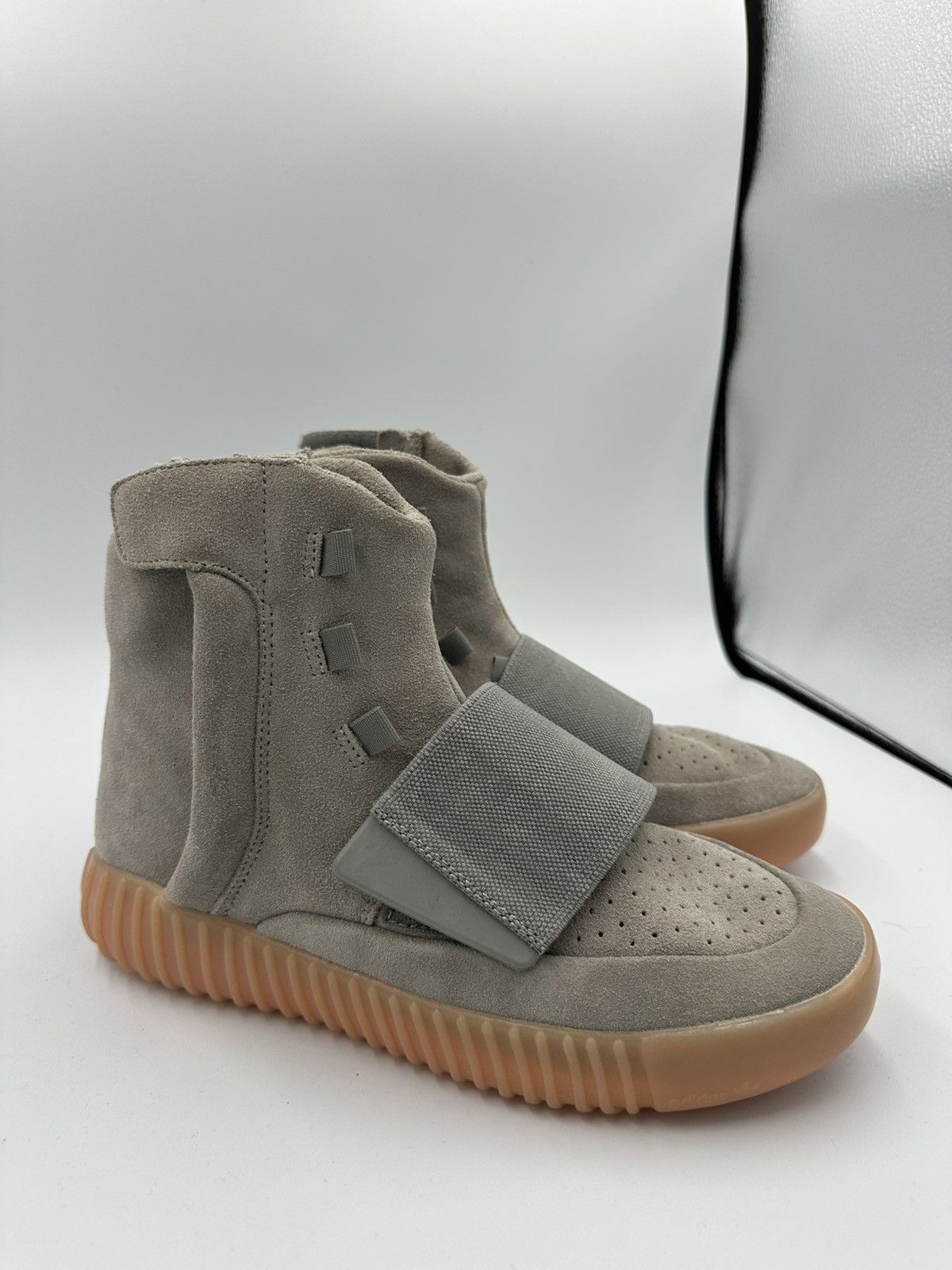 Yeezy Yeezy Boost 750 Glow in the Dark Size US 7 / EU 40 - 2 Thumbnail