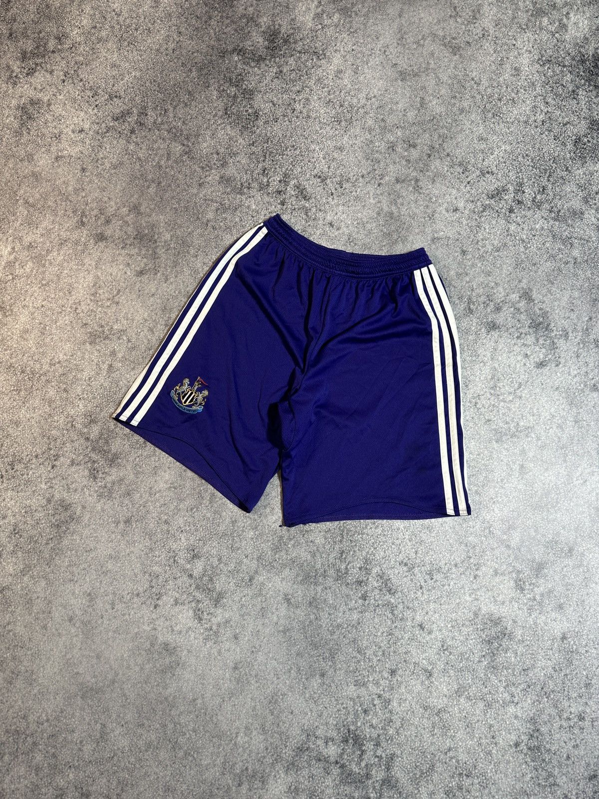 Adidas Vintage Adidas New Castle Shorts Rare Streetwear Soccer S Size US 29 - 2 Thumbnail