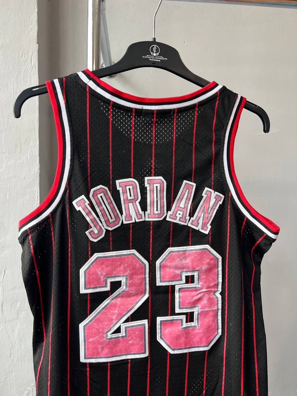 NBA 1097/98 CHICAGO BULLS #23 JORDAN MITCHELL&NESS RARE JERSEY Size US S / EU 44-46 / 1 - 9 Thumbnail