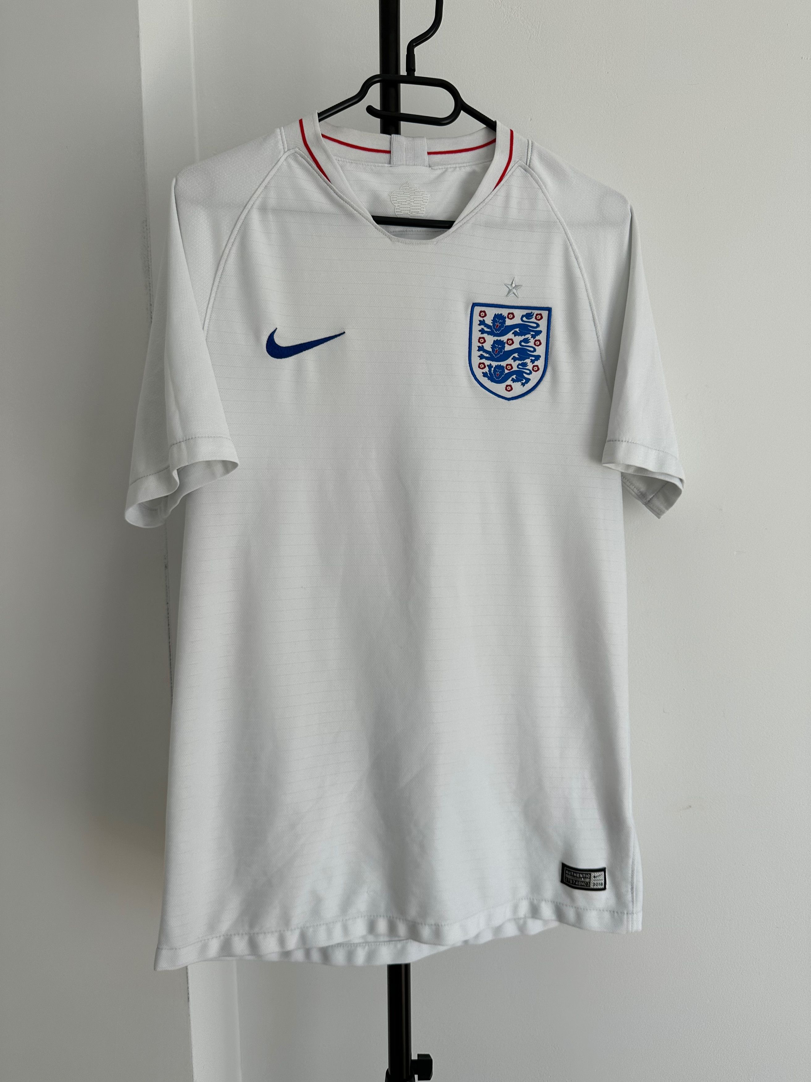 Nike 2018 Nike England Soccer Football Shirt Home Size US M / EU 48-50 / 2 - 1 Thumbnail