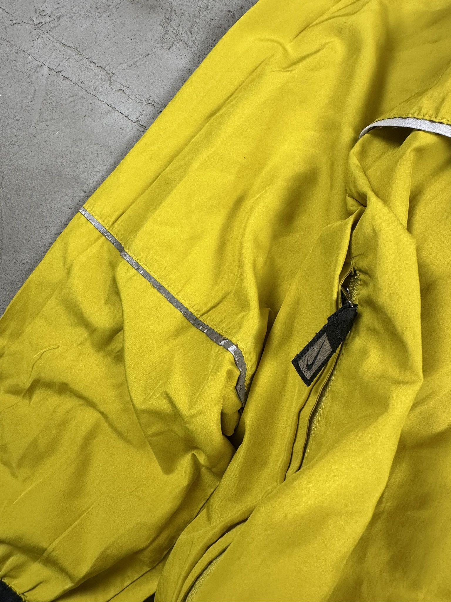 Nike 90s Vintage Nike Tracksuit Nylon Light Boxy Jacket Size US L / EU 52-54 / 3 - 14 Thumbnail