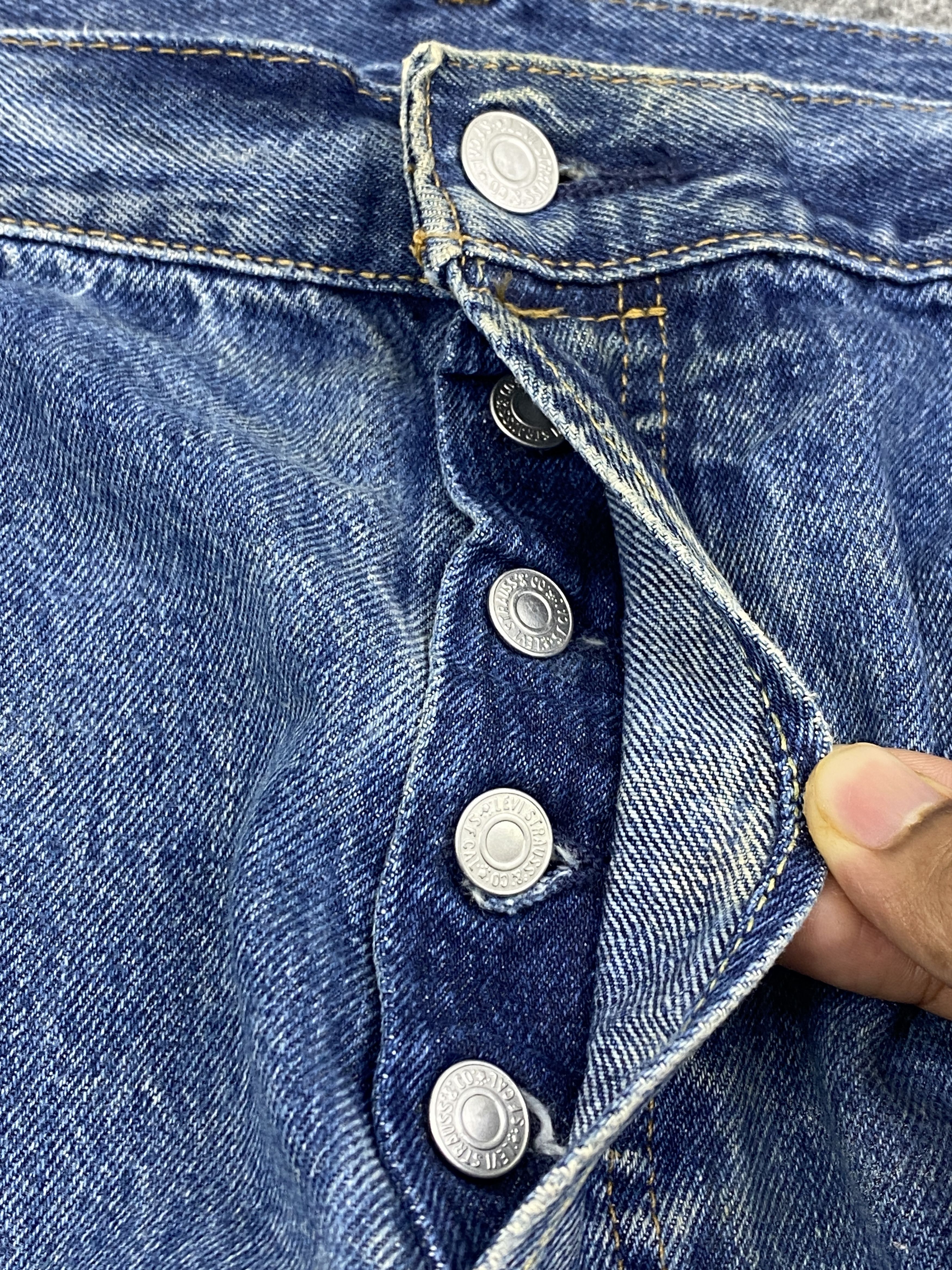 Levi's Blue Denim Vintage Levis 501 Jeans DP2801 Size US 39 - 18 Thumbnail