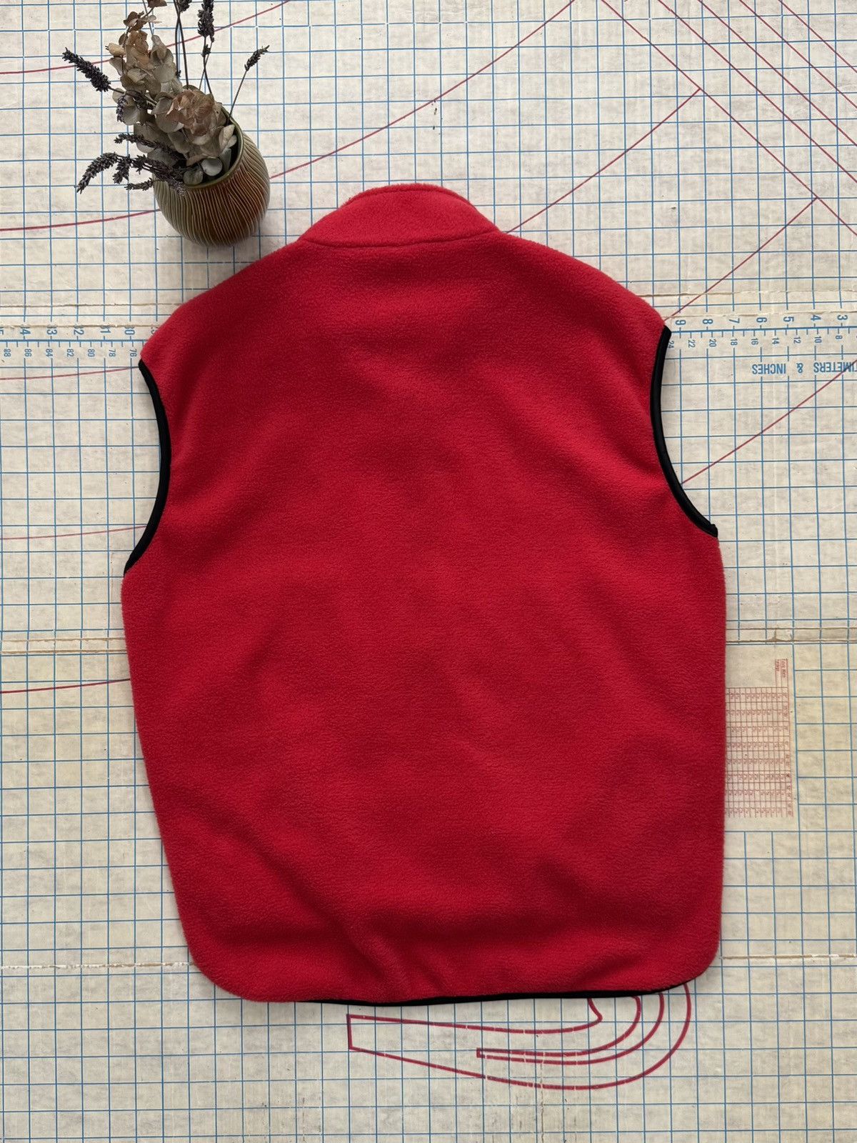 Nike × Vintage Vintage Nike Team Canada Basketball Fleece Full Zip Vest Med Size US M / EU 48-50 / 2 - 10 Thumbnail