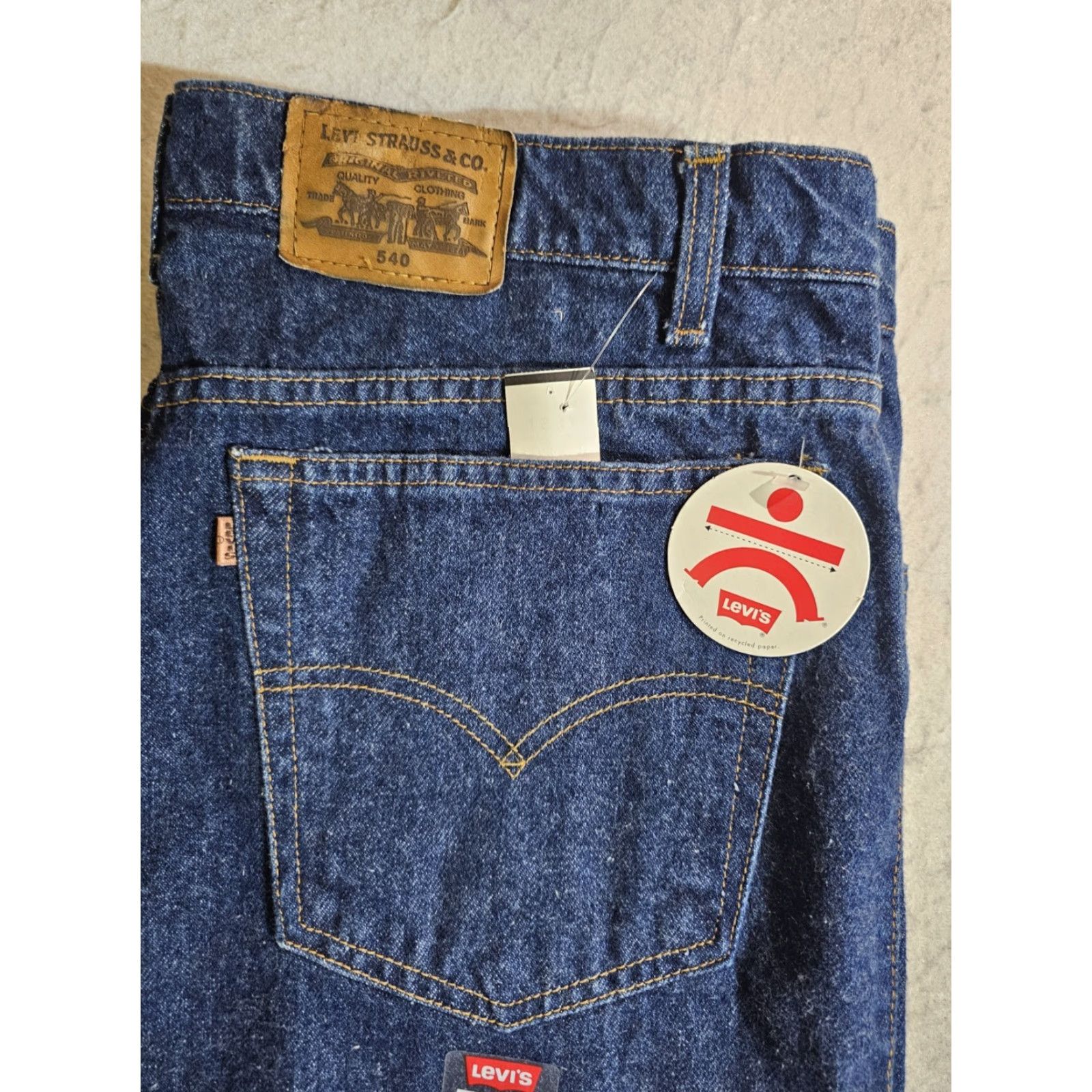 Levi's VINTAGE Levi's 540 Signature Relaxed Fit Jeans 40x32 Mens Blue Medium Wash 5-Pocket Design United States USA Distressed No Size US 40 / EU 56 - 3 Thumbnail