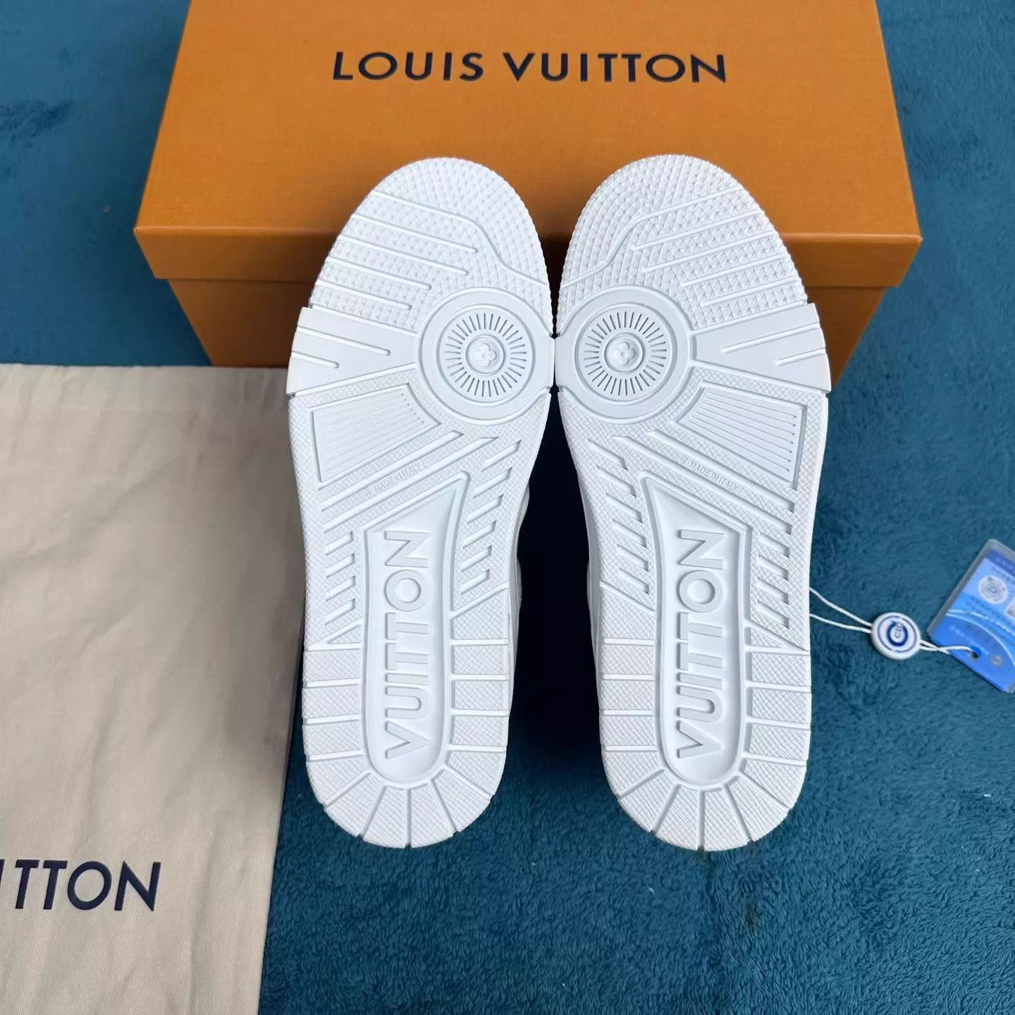 Louis Vuitton LV Trainer Low-Top Sneaker White 37.5 Size US 7 / IT 37 - 5 Thumbnail