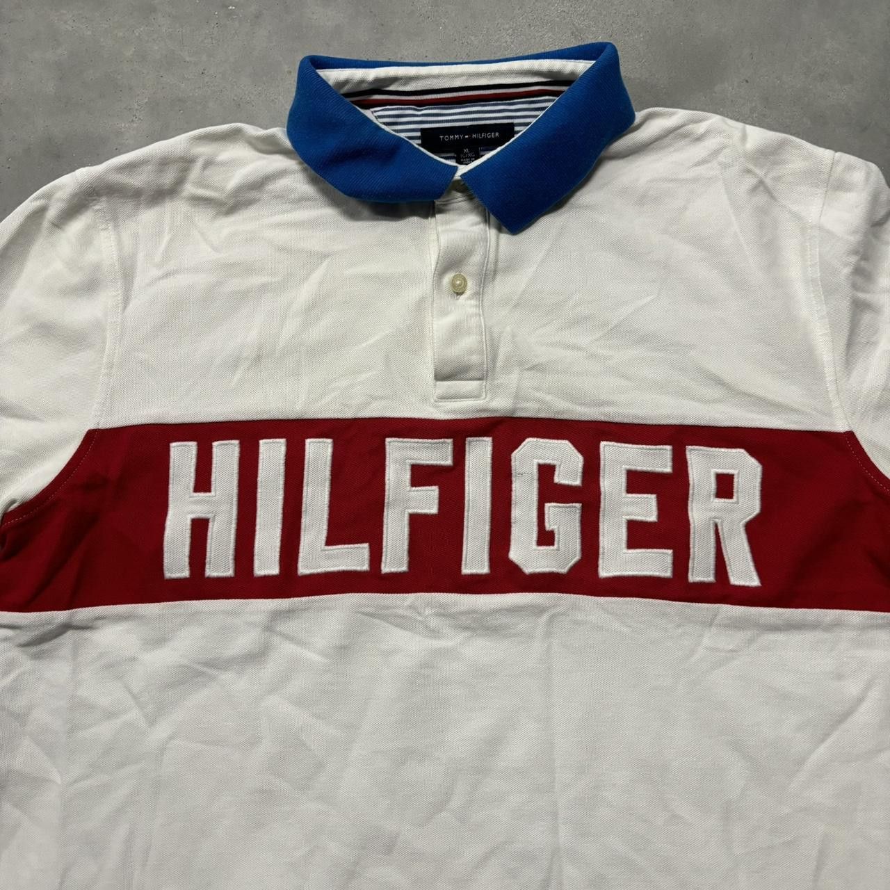 Tommy Hilfiger × Vintage Crazy Vintage Y2K/2000s White Tommy Hilfiger Spellout Essential Polo Shirt! Size US XL / EU 56 / 4 - 2 Thumbnail