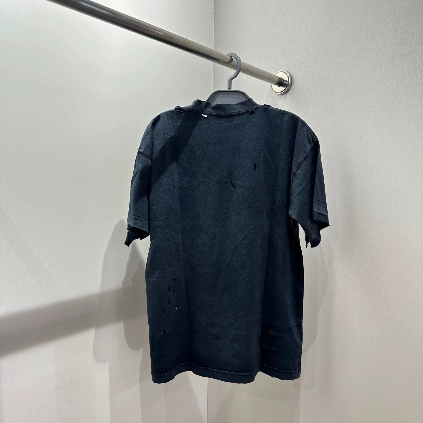 Balenciaga Balenciaga Logo Letter Distressed Short Sleeve Tee XS Cotton Size XS / US 0-2 / IT 36-38 - 2 Thumbnail
