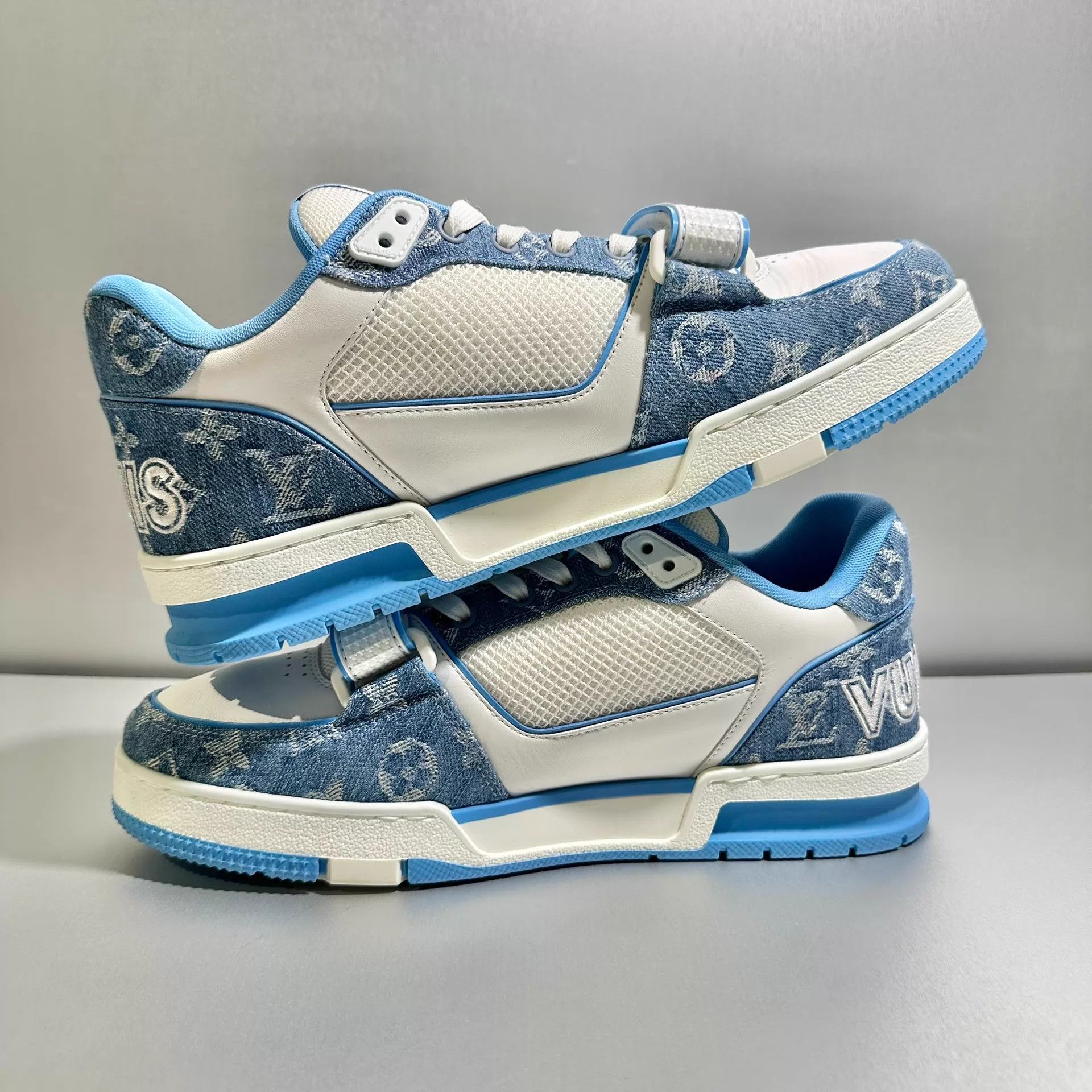 Louis Vuitton LV Trainer White Blue Velcro 7/41 Mint Size US 8 / EU 41 - 4 Thumbnail
