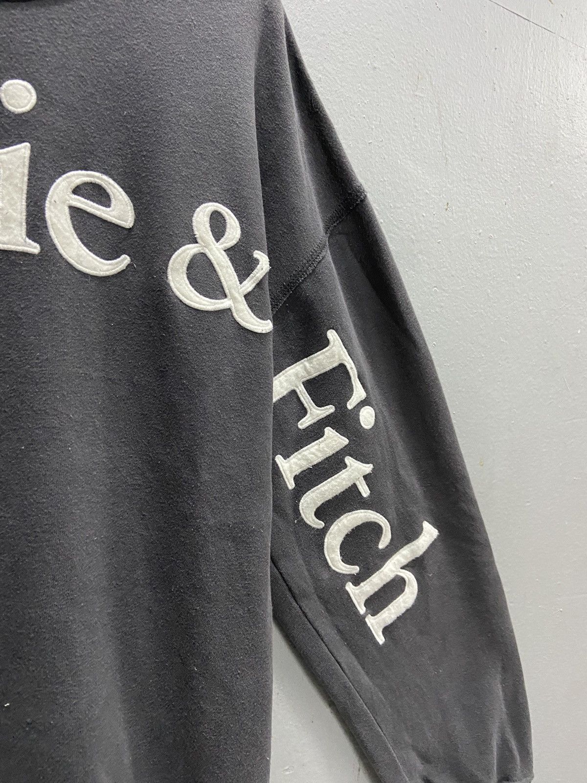 Abercrombie & Fitch ABERCROMBIE & FITCH SPELLOUT SWEATSHIRT Size US L / EU 52-54 / 3 - 5 Thumbnail