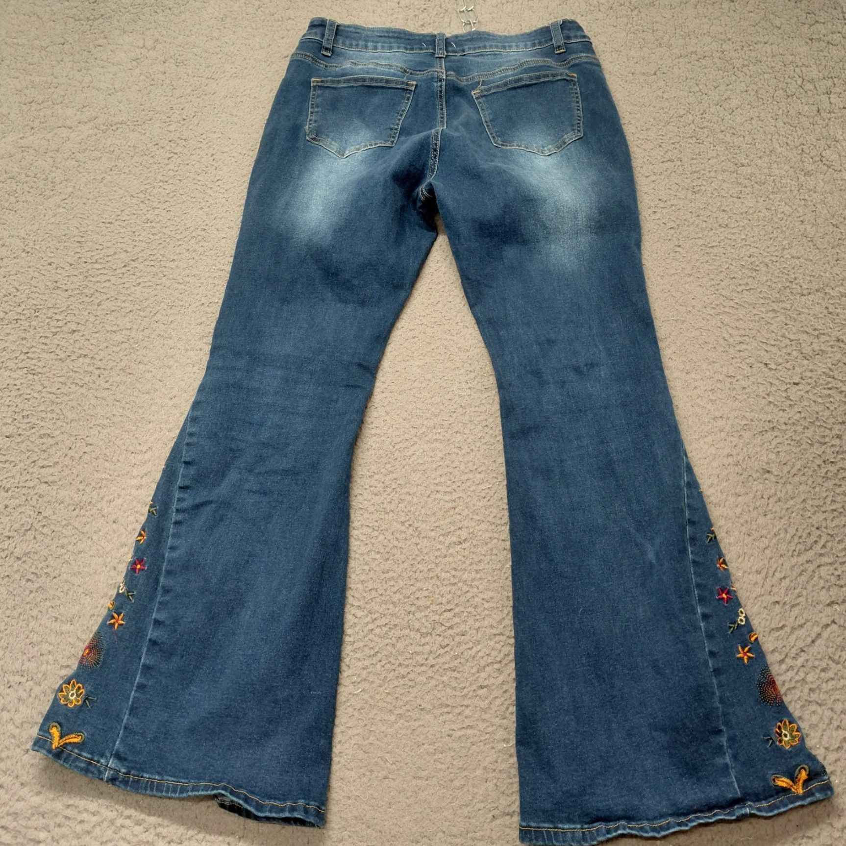 Vintage BAMBOO Jeans Women’s Sz 15 Blue Flare Denim Dark Wash Stretch Embroidered Floral Shirt? Size 36" / US 14 / IT 50 - 3 Thumbnail