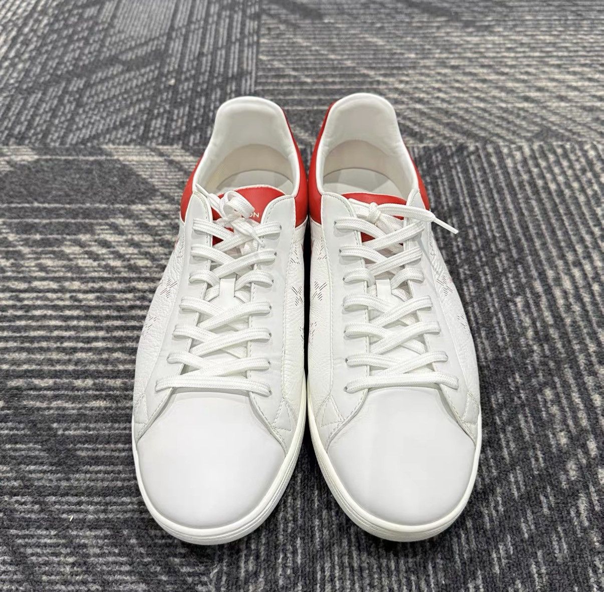 Louis Vuitton Louis Vuitton Monogram Red Tip White Sneakers J42 Size US 9.5 / EU 42-43 - 2 Thumbnail