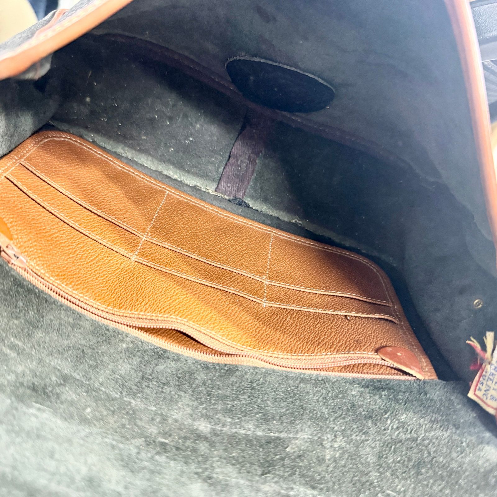 Dooney & Bourke Vtg Dooney & Burke Crossbody All Weather Pebbled Leather Bag Size ONE SIZE - 3 Thumbnail