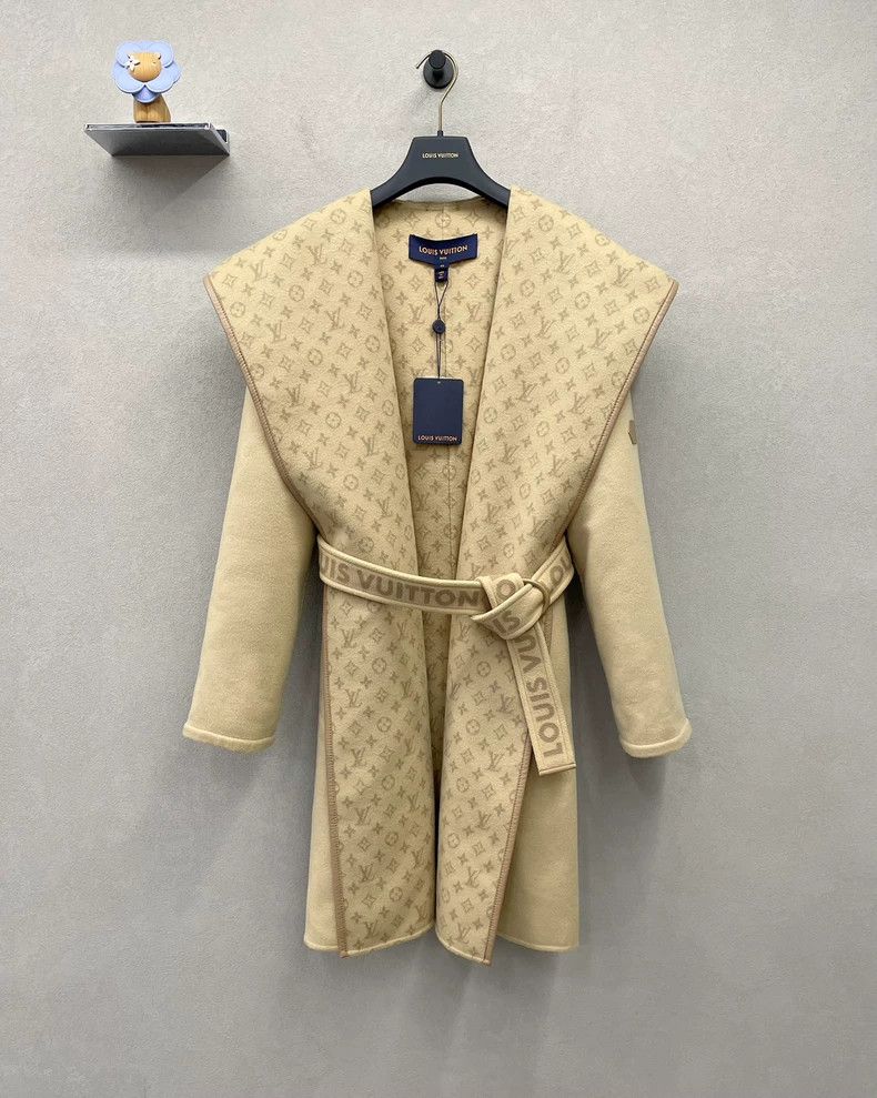 Louis Vuitton Louis Vuitton Camel full print coat 2503-Nextarrow Size XS / US 0-2 / IT 36-38 - 1 Thumbnail