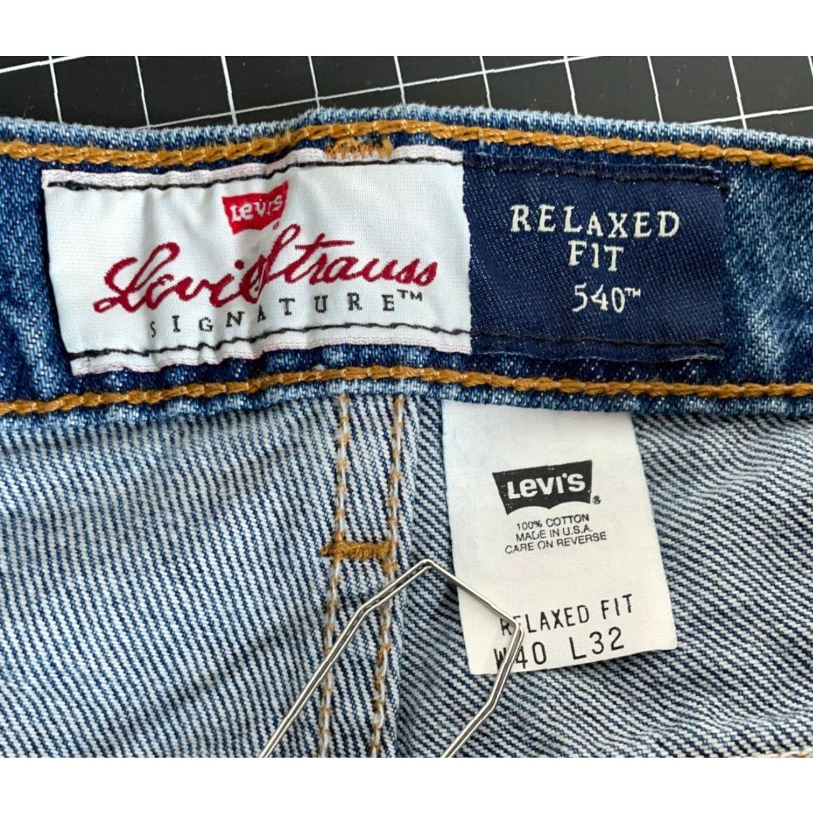 Levi's VINTAGE Levi's 540 Jeans Men's Relaxed Fit 39 x 31 Blue Denim 1997 USA 90s Grunge Retro Retro Mens Jeans Size US 39 - 3 Thumbnail