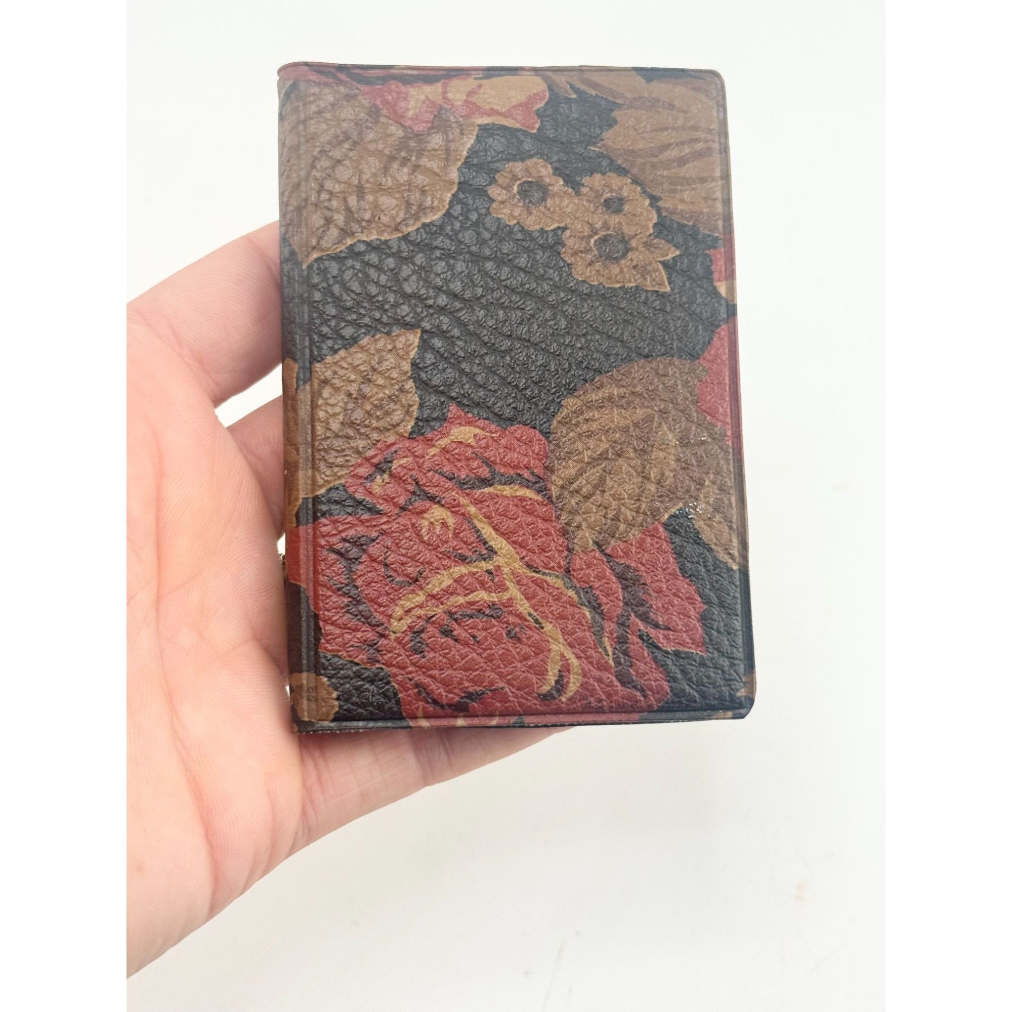 Vintage Vintage Red floral Photo Book Business Card Holder Case Size ONE SIZE - 1 Thumbnail