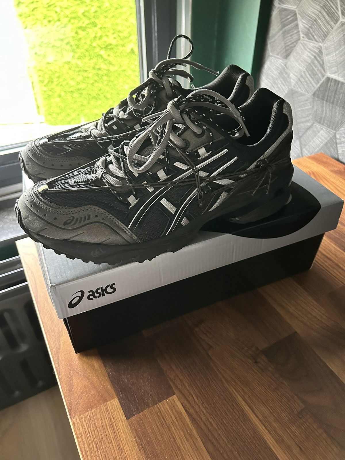Andersson Bell asics gel-1090