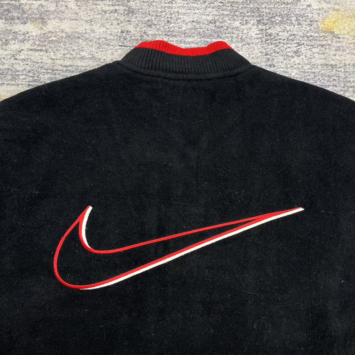 Nike Vintage 90s Nike big swoosh varsity jacket Size US XL / EU 56 / 4 - 4 Thumbnail