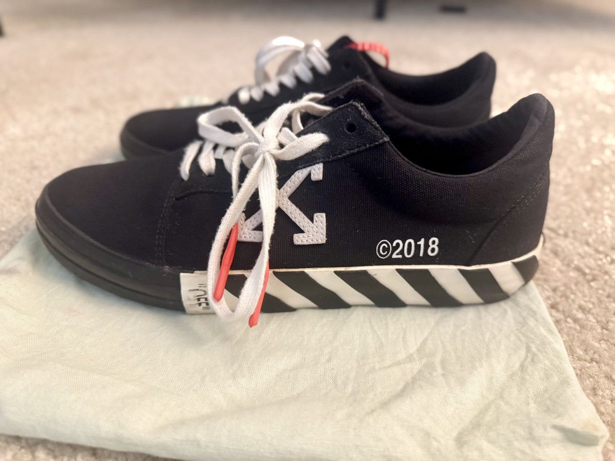 Off-White OFF WHITE VULCANISED LOW (UPDATED STRIPES) - 43 Size US 10 / EU 43 - 2 Thumbnail