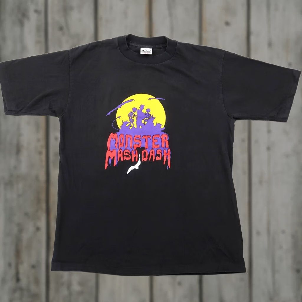 Vintage VINTAGE Monster Mash Dash Short Sleeve Shirt Large L Black 90s Halloween Stitch Men T-Shirt USA Retro Regular Mens Size US L / EU 52-54 / 3 - 1 Thumbnail