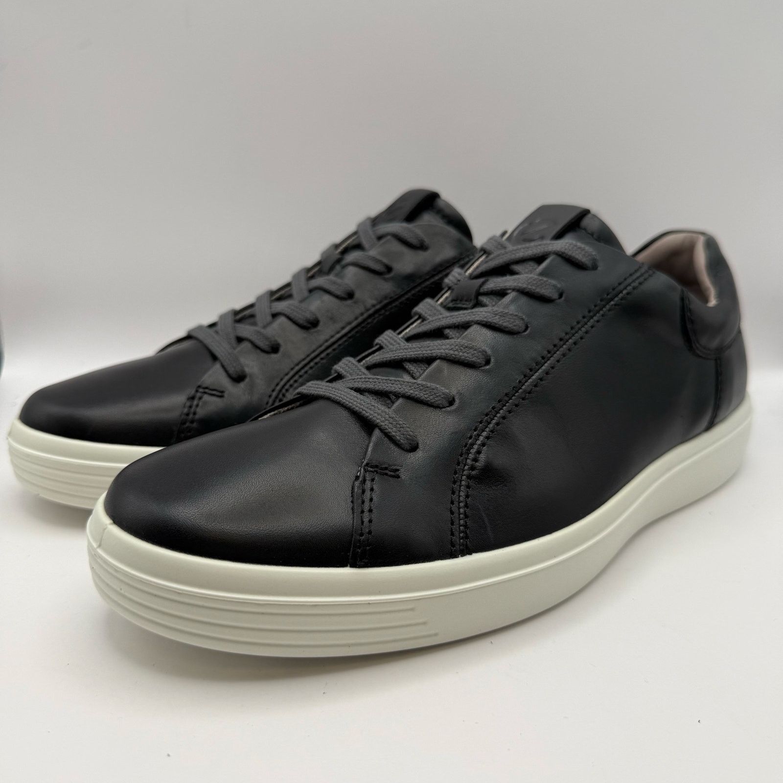 Ecco ECCO MEN'S 10 CLASSIC SNEAKER BLACK LEATHER 53732411001 Size US 10 / EU 43 - 4 Thumbnail