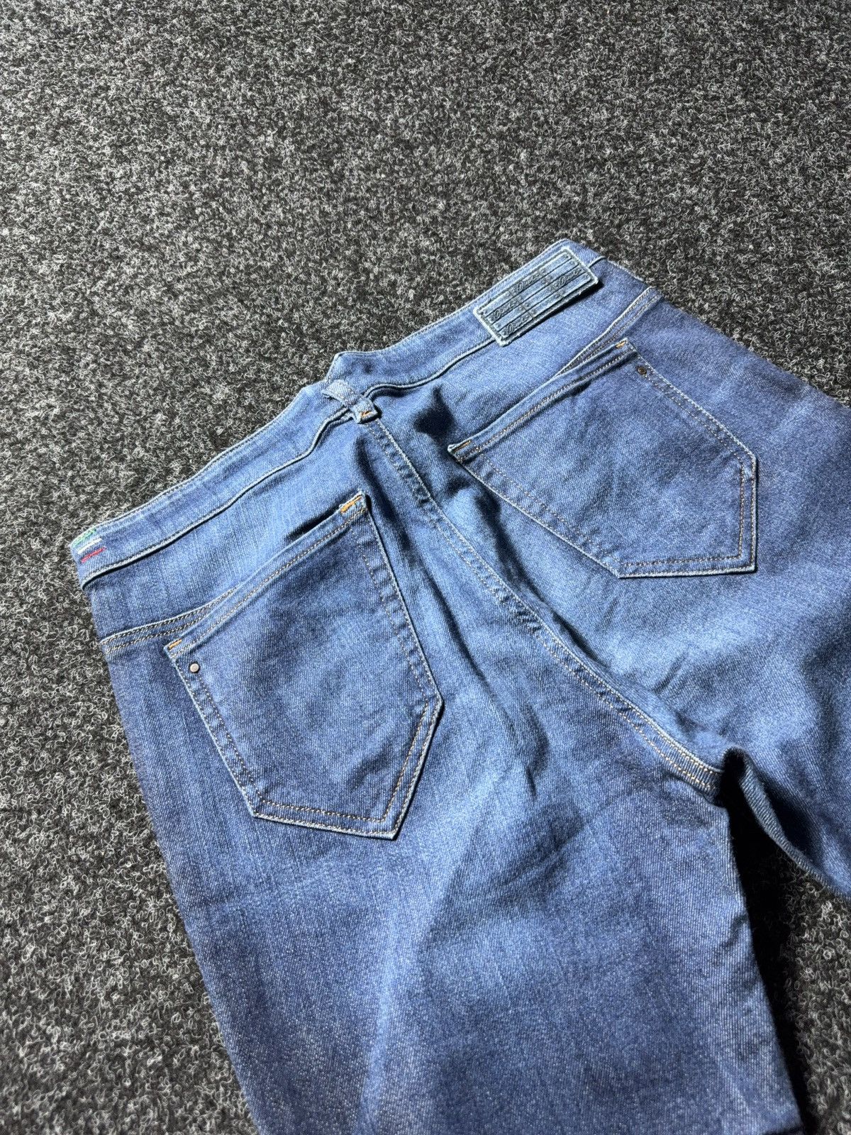 Diesel 00s Diesel Luxury Italy Chinelle Regular Slim Tapered Jeans Size 30" / US 8 / IT 44 - 17 Thumbnail