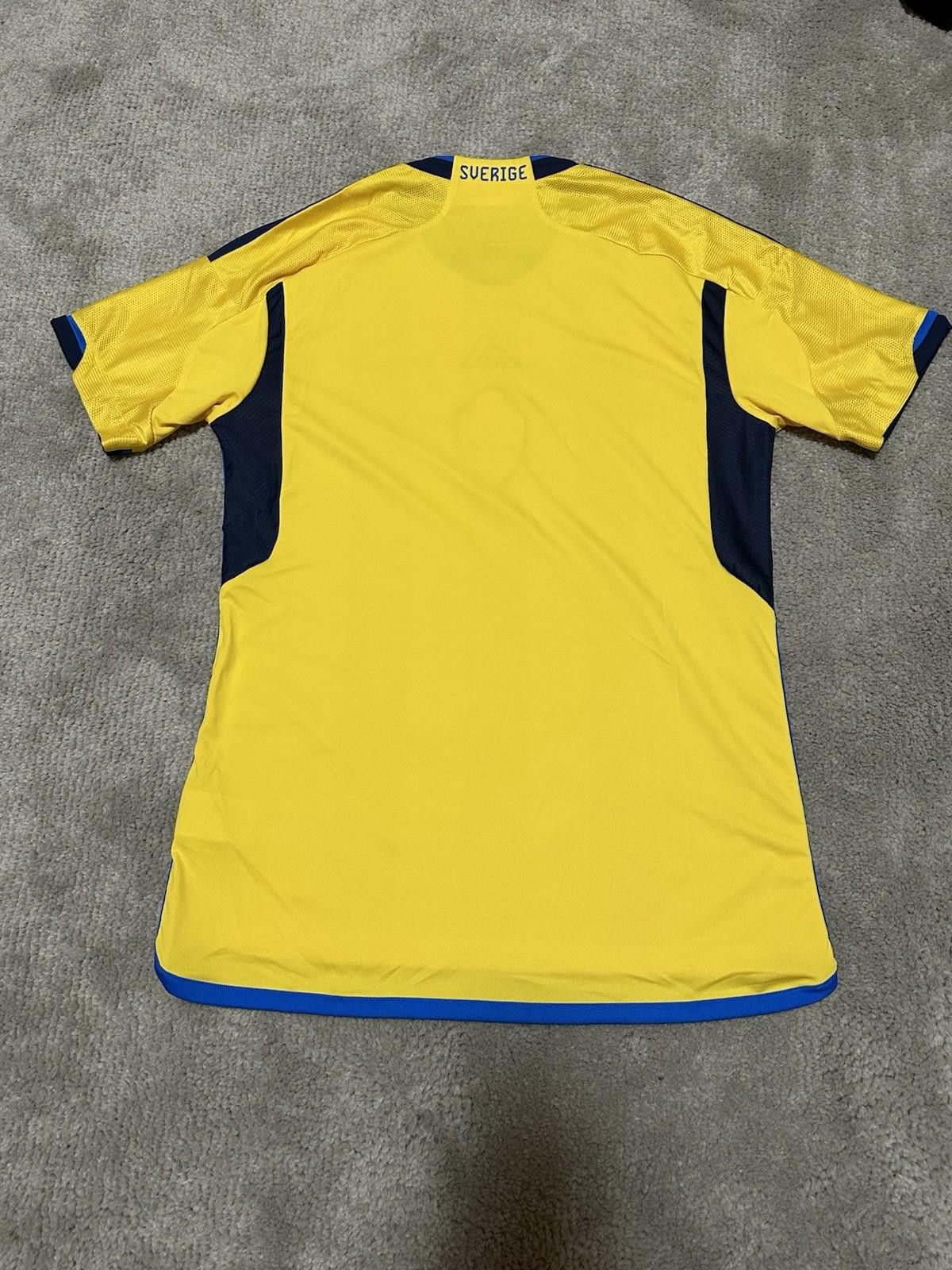 Adidas SWEDEN NATIONAL TEAM 2022/2023 HOME FOOTBALL SHIRT JERSEY Size US M / EU 48-50 / 2 - 7 Thumbnail