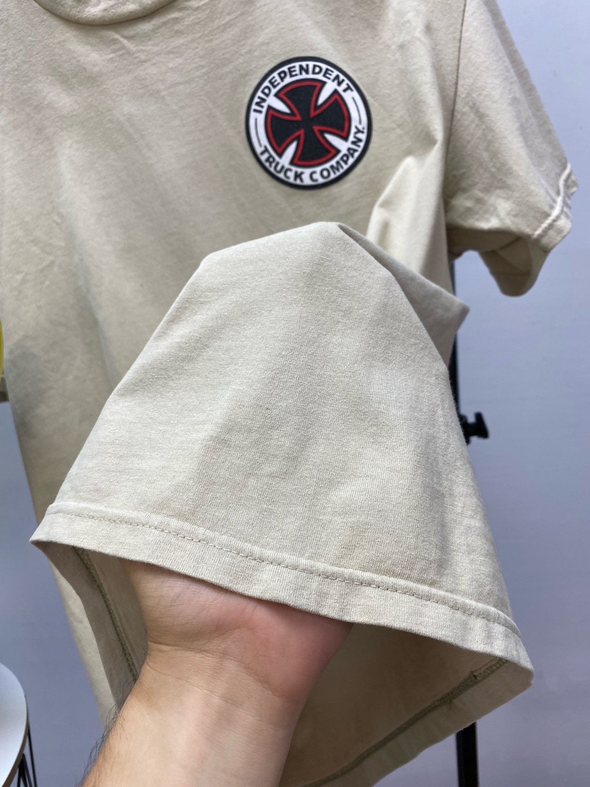 Alien Workshop × Independent Truck Co. × Vintage Vintage Independent Truck Company Logo Tee Size US L / EU 52-54 / 3 - 12 Thumbnail