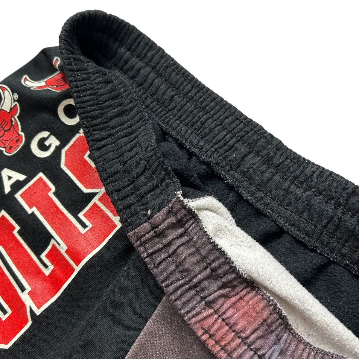 NBA RARE 90s CHICAGO BULLS MICHAEL JORDAN SWEAT SHORTS STARTER Size US 32 / EU 48 - 11 Thumbnail