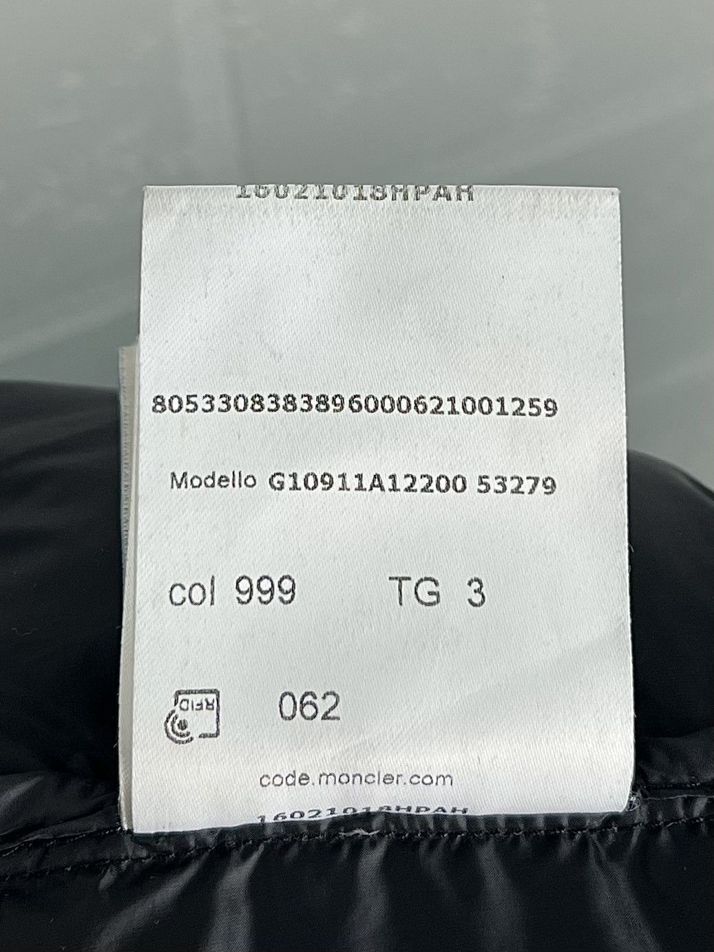 Moncler MONCLER Down Light Jacket PEYRE GIUBBOTTO Patch Printed Logo Size US M / EU 48-50 / 2 - 17 Thumbnail