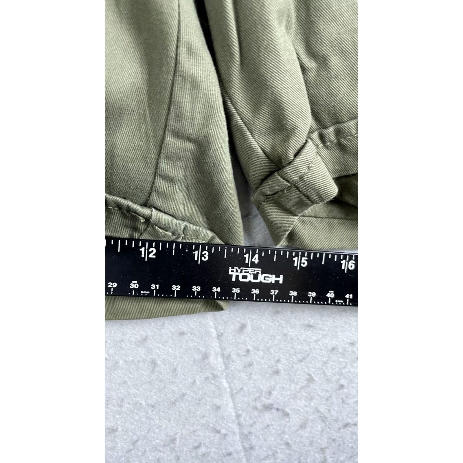 Vintage a.n.a Womens 24W Green Twill Chino Shorts Casual Summer Wear 7 Inch Inseam Size 42" / US 20 - 6 Thumbnail