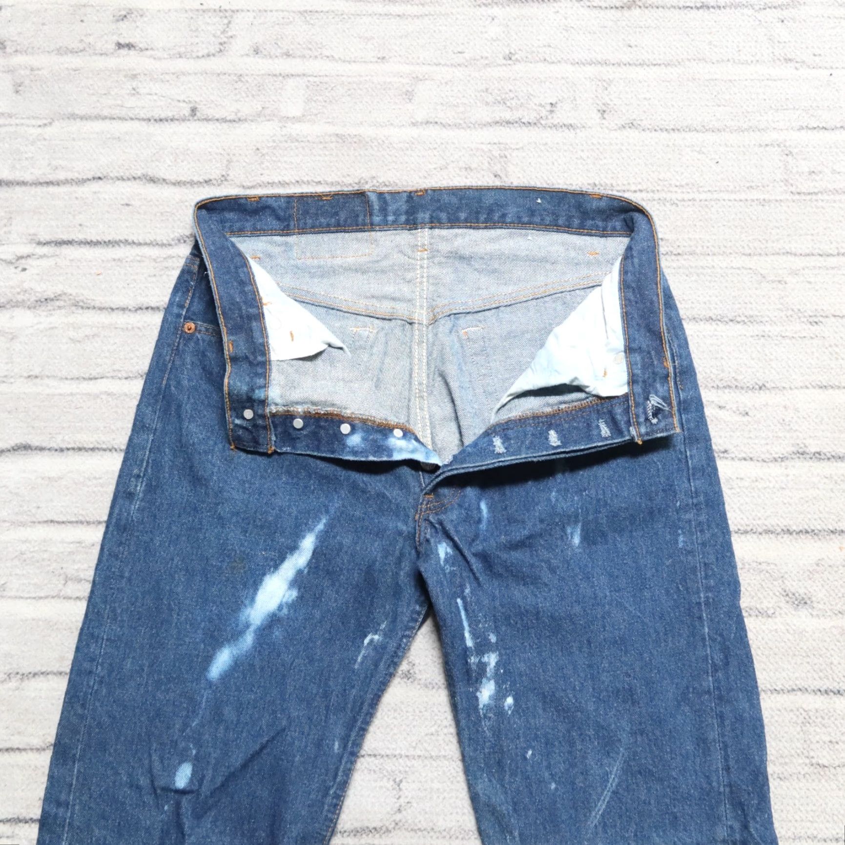 Levi's VINTAGE Levi's Jeans 501 Denim Jeans Dark Wash 30 34 Men Size 30 Dark Wash Jeans 90s Levi's Mens Size US 30 / EU 46 - 4 Thumbnail