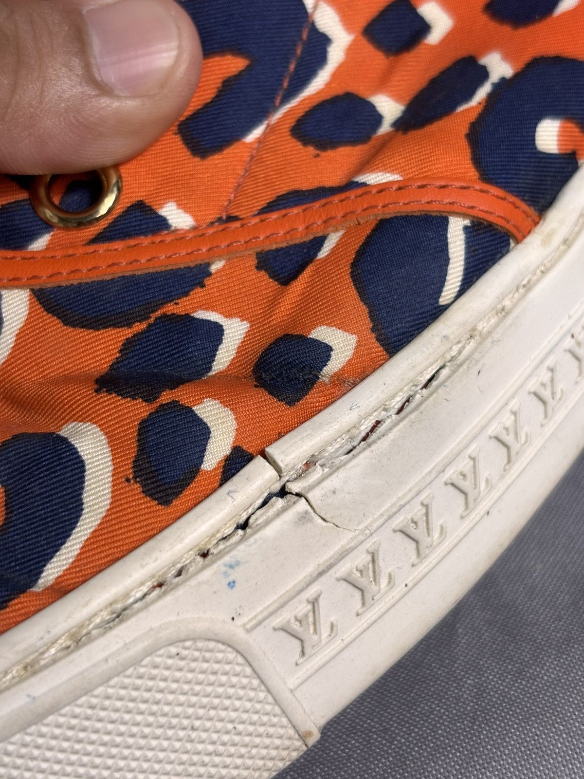 Louis Vuitton Louis Vuitton Tiger Print Sneaker Size US 7.5 / IT 37.5 - 2 Thumbnail