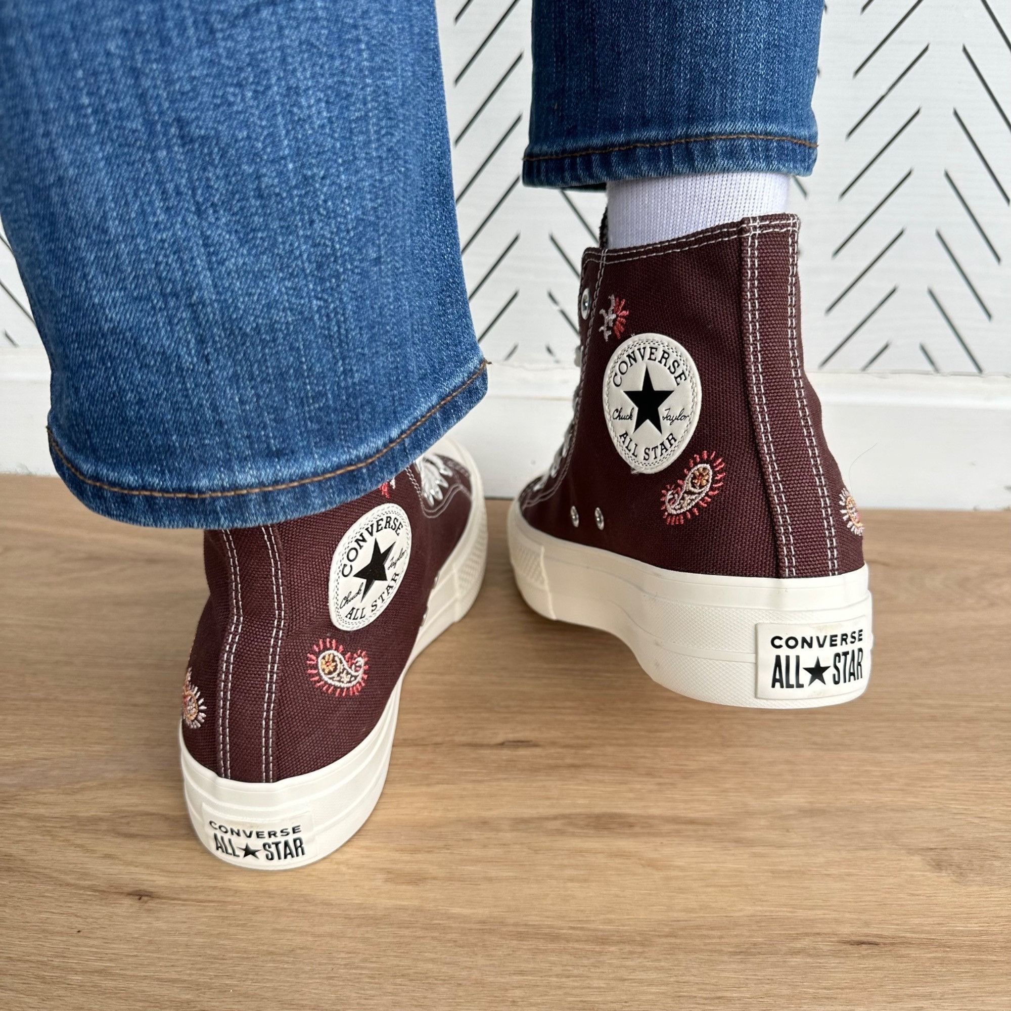 Converse ⭐Converse Chuck Taylor Lift Platform Embroidered Sz 6 Womens Size US 6 / IT 36 - 3 Thumbnail