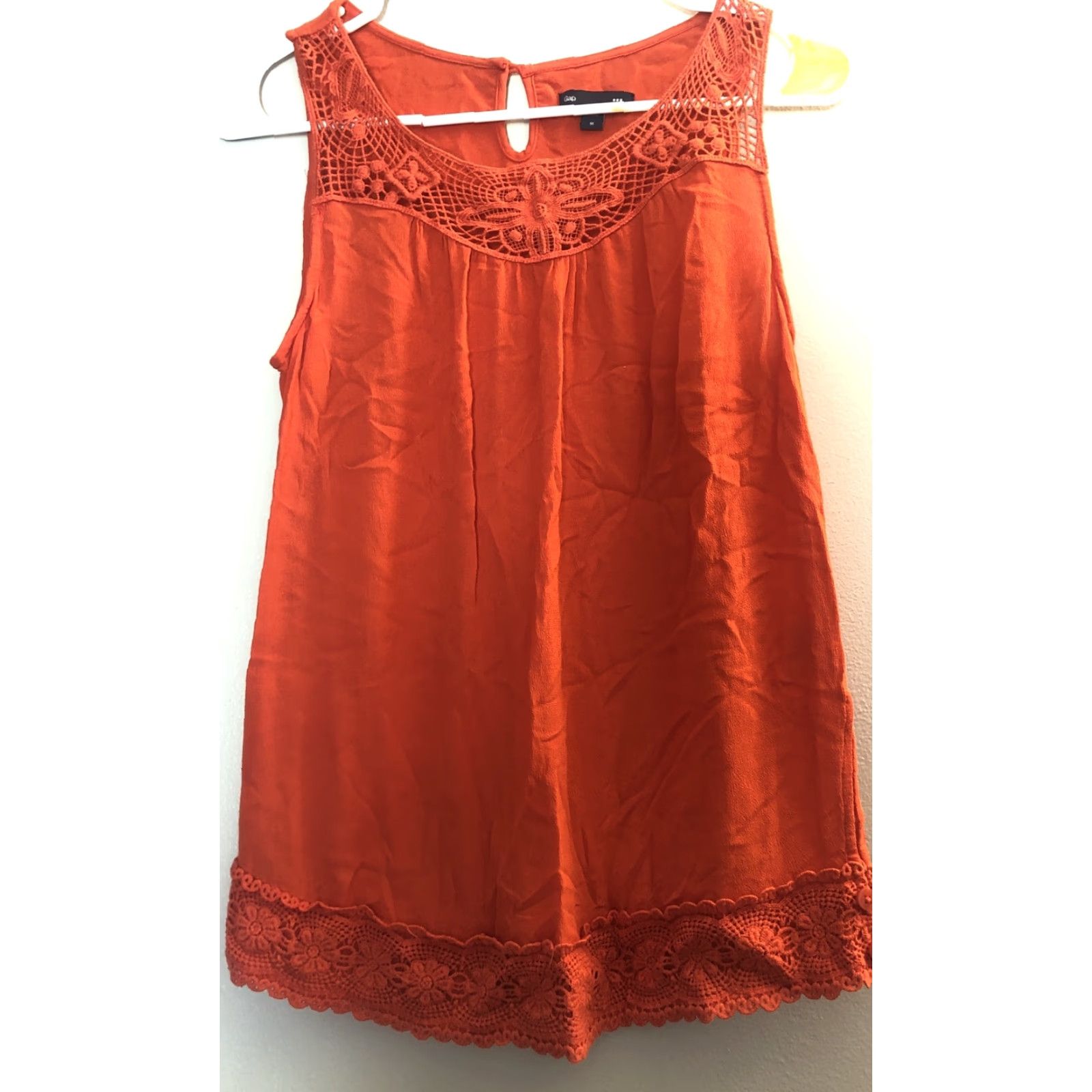 Gap Gap Tank Top Shirt Womens M Medium Orange Coral Crochet Trim Lace Knit Sleeveless Round Neck Casual Size M / US 6-8 / IT 42-44 - 2 Thumbnail