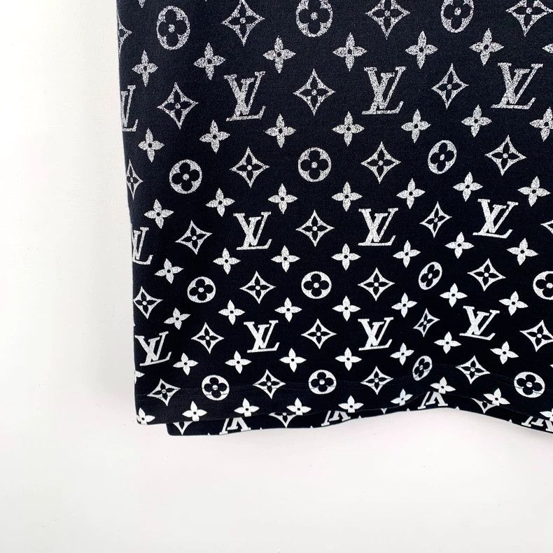 Louis Vuitton Louis Vuitton 22 black logo gradient printed cotton crew n Size US XXL / EU 58 / 5 - 4 Thumbnail