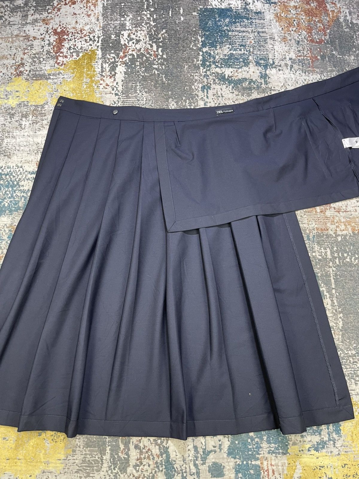 Zara ZARA Assymetrical Pleated Midi Skirt Size 32" / US 10 / IT 46 - 6 Thumbnail