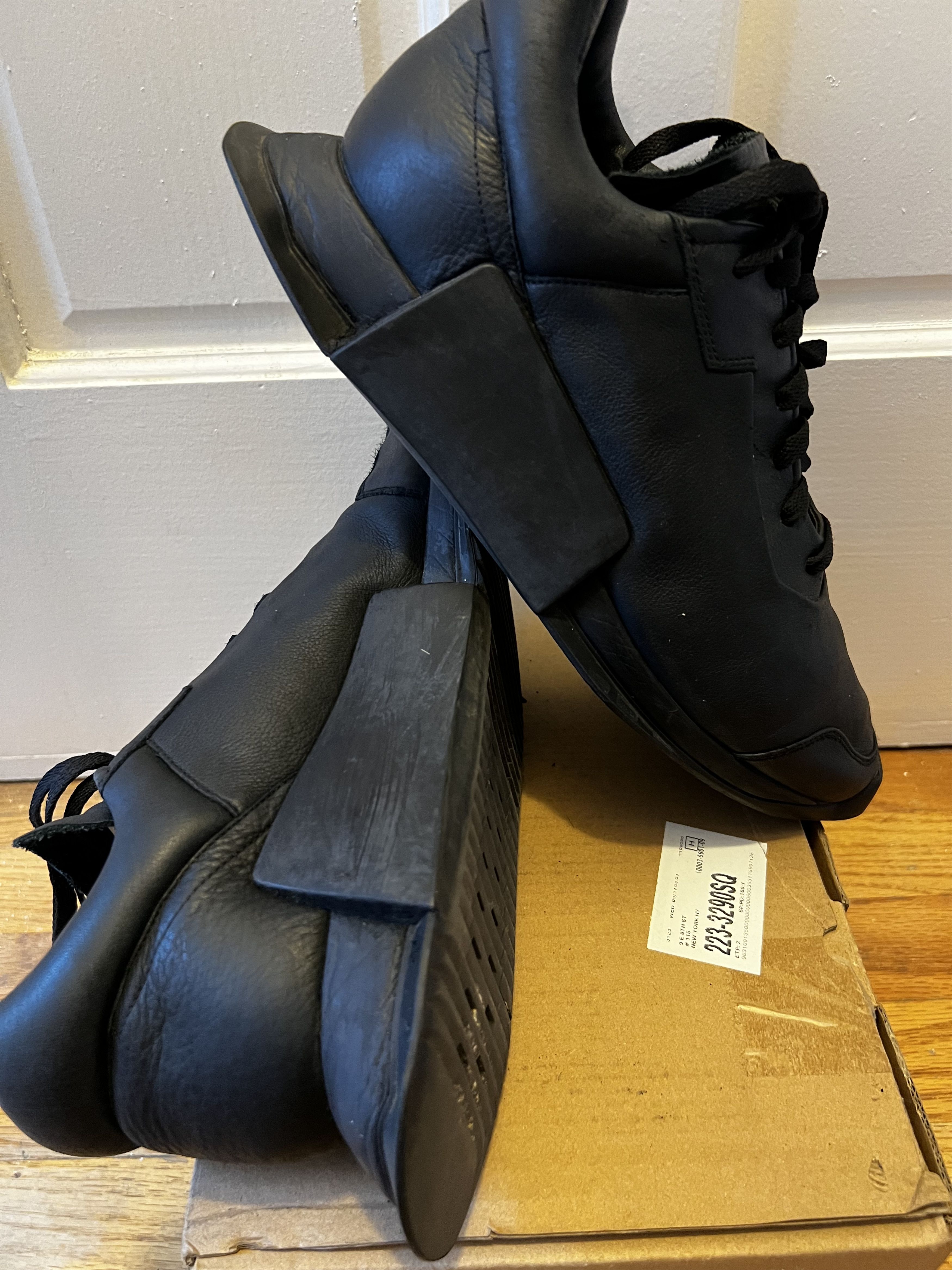 V1 Triple Black Low Runners