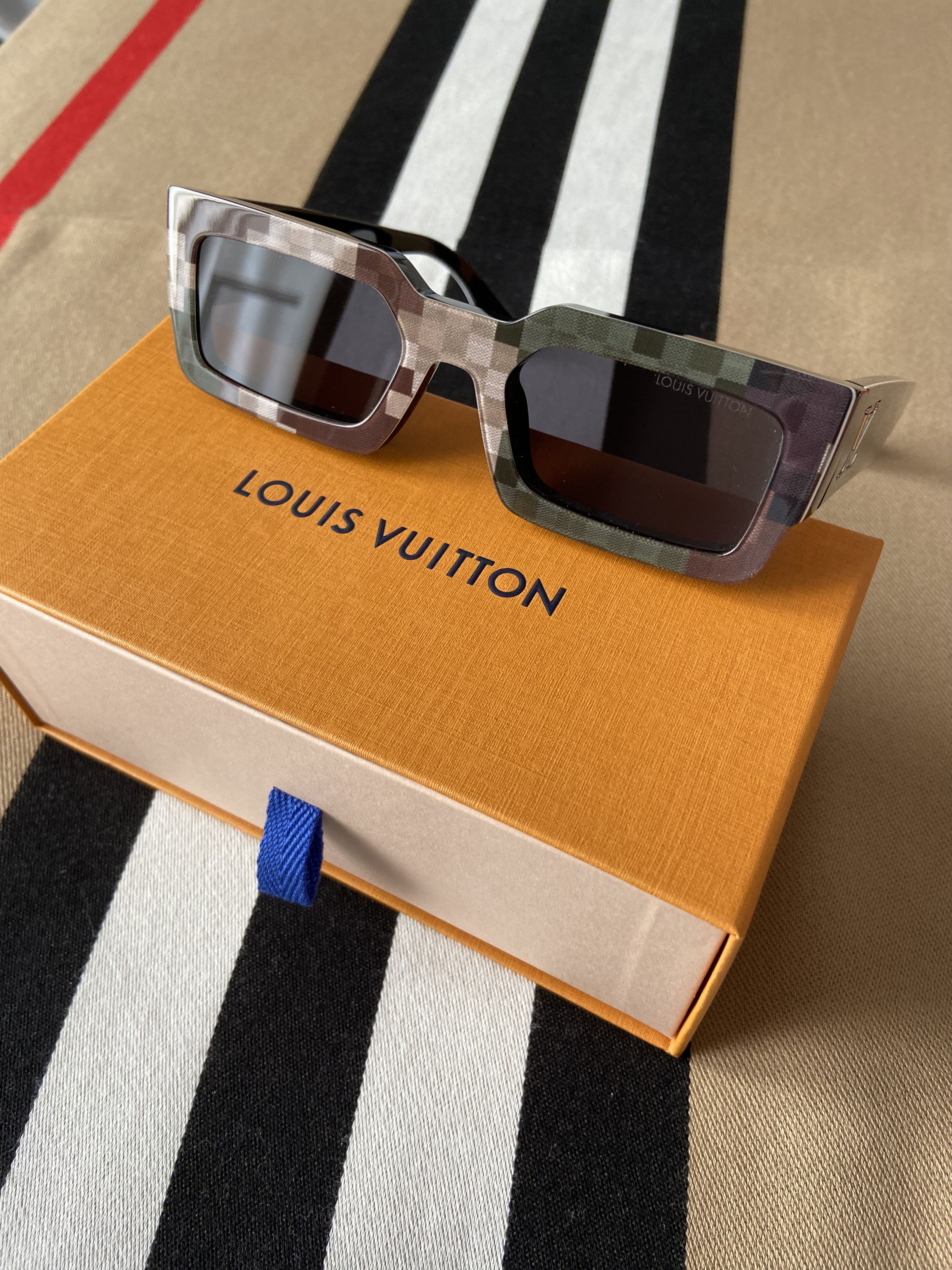 Louis Vuitton New Louis Vuitton Pixel Camo Sunglasses Size ONE SIZE - 3 Thumbnail