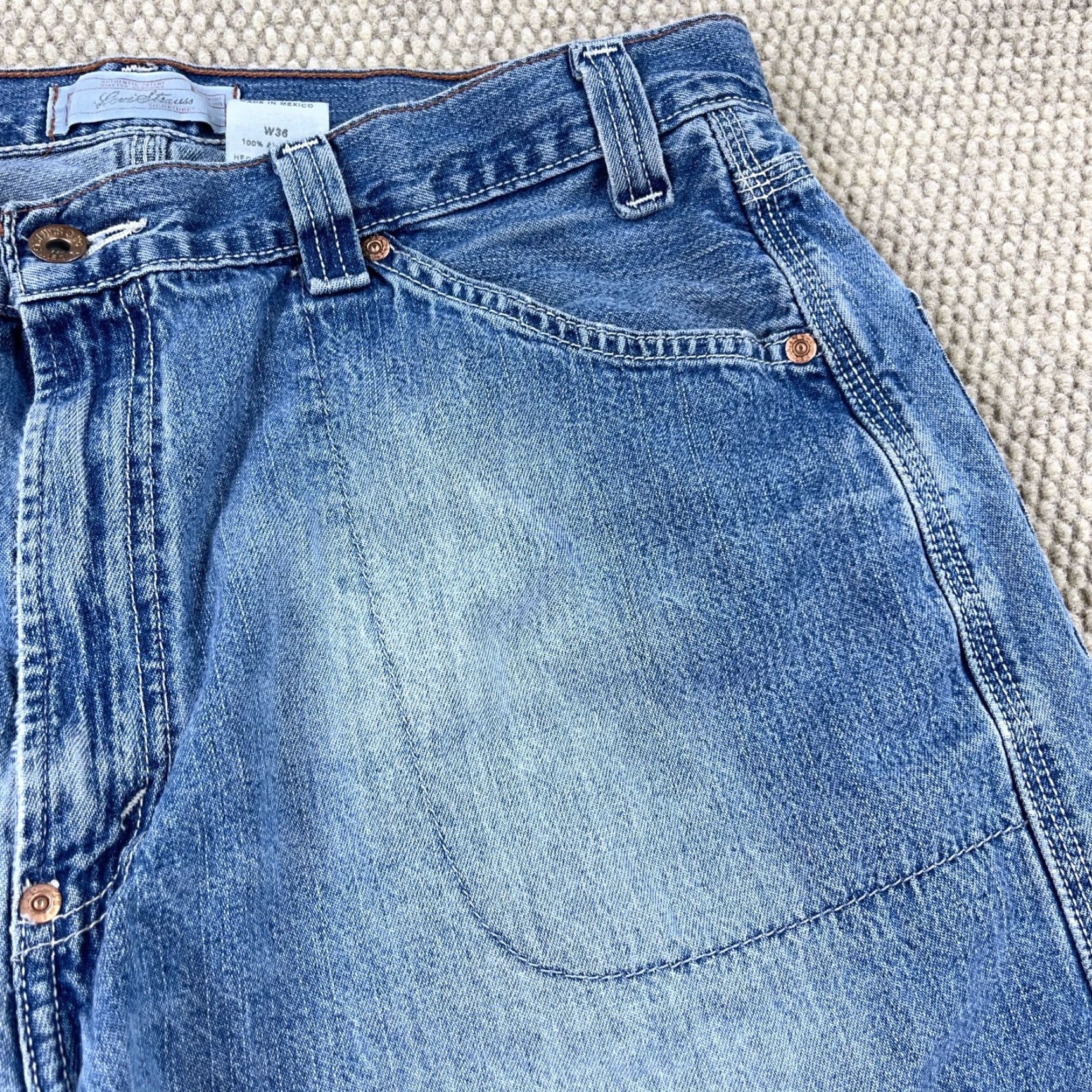 Levi's VINTAGE Levi's Short Men 36 Relaxed Denim 10 in 5-Pocket Blue Medio Wash Jorts 2000s 90s Logo Mens Size US 36 / EU 52 - 4 Thumbnail