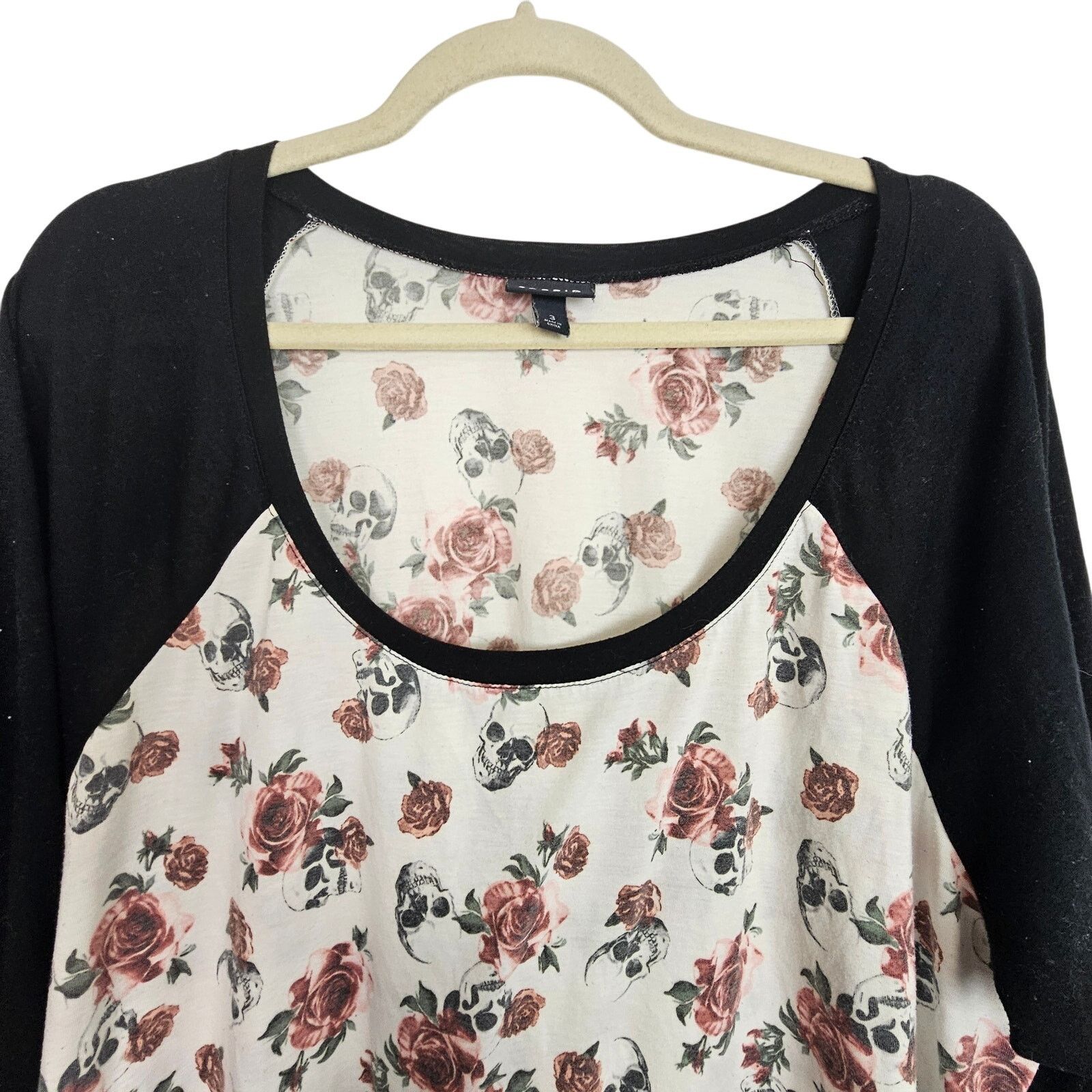 Corridor Torrid Blouse Skull Floral Print Tshirt 3/4 Sleeve Round 3X Size 3XL / US 20-22 - 2 Thumbnail