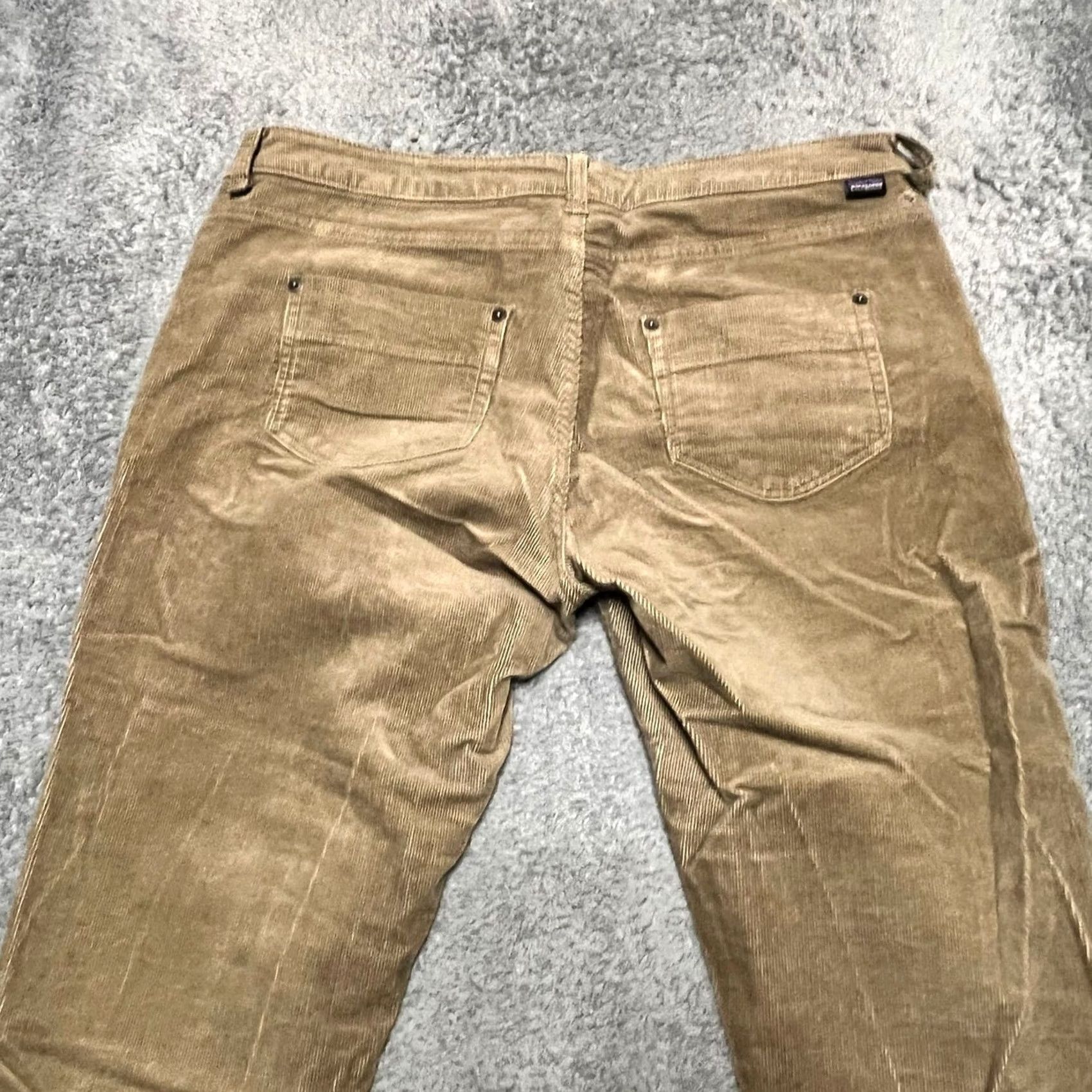 Patagonia Patagonia Pants Womens 32 Brown 36x31 Khaki Slim Corduroy Fitted Size 24" / US 00 / IT 34 - 4 Thumbnail