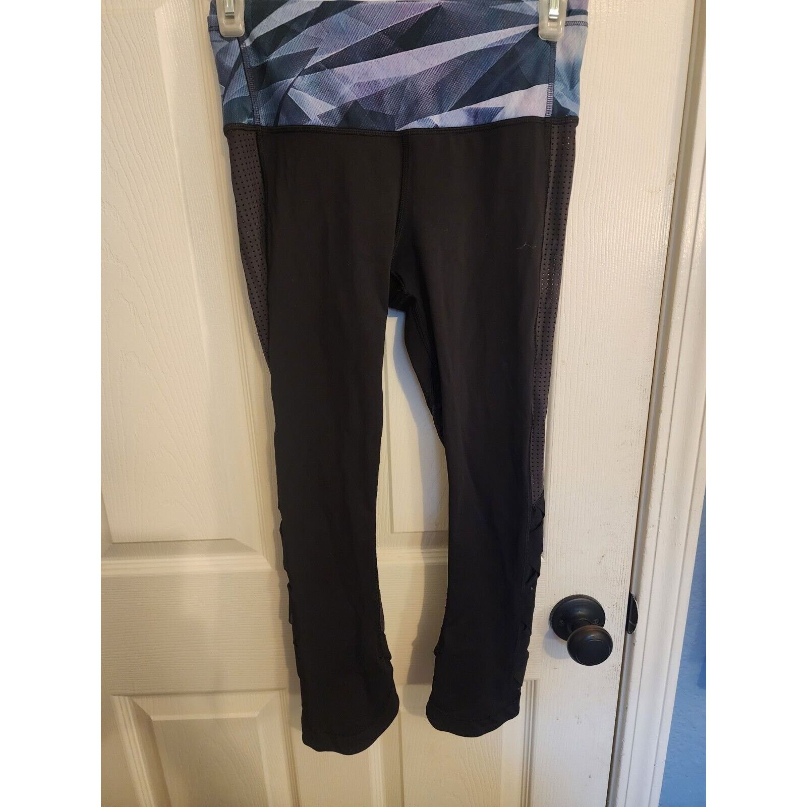 Lululemon Lululemon Womens Criss Cross Mesh Leggings Sz 4 Black Size 27" / US 4 / IT 40 - 1 Thumbnail