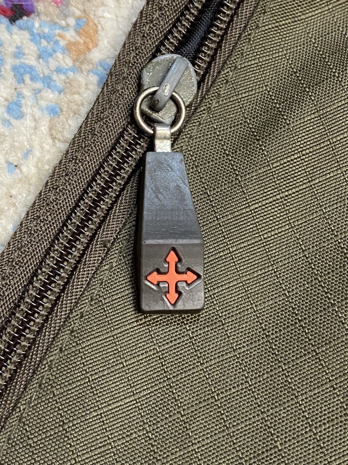 Guess 2003 Guess Jeans Company Multizipper Sling Fatigue Bag Size ONE SIZE - 13 Thumbnail