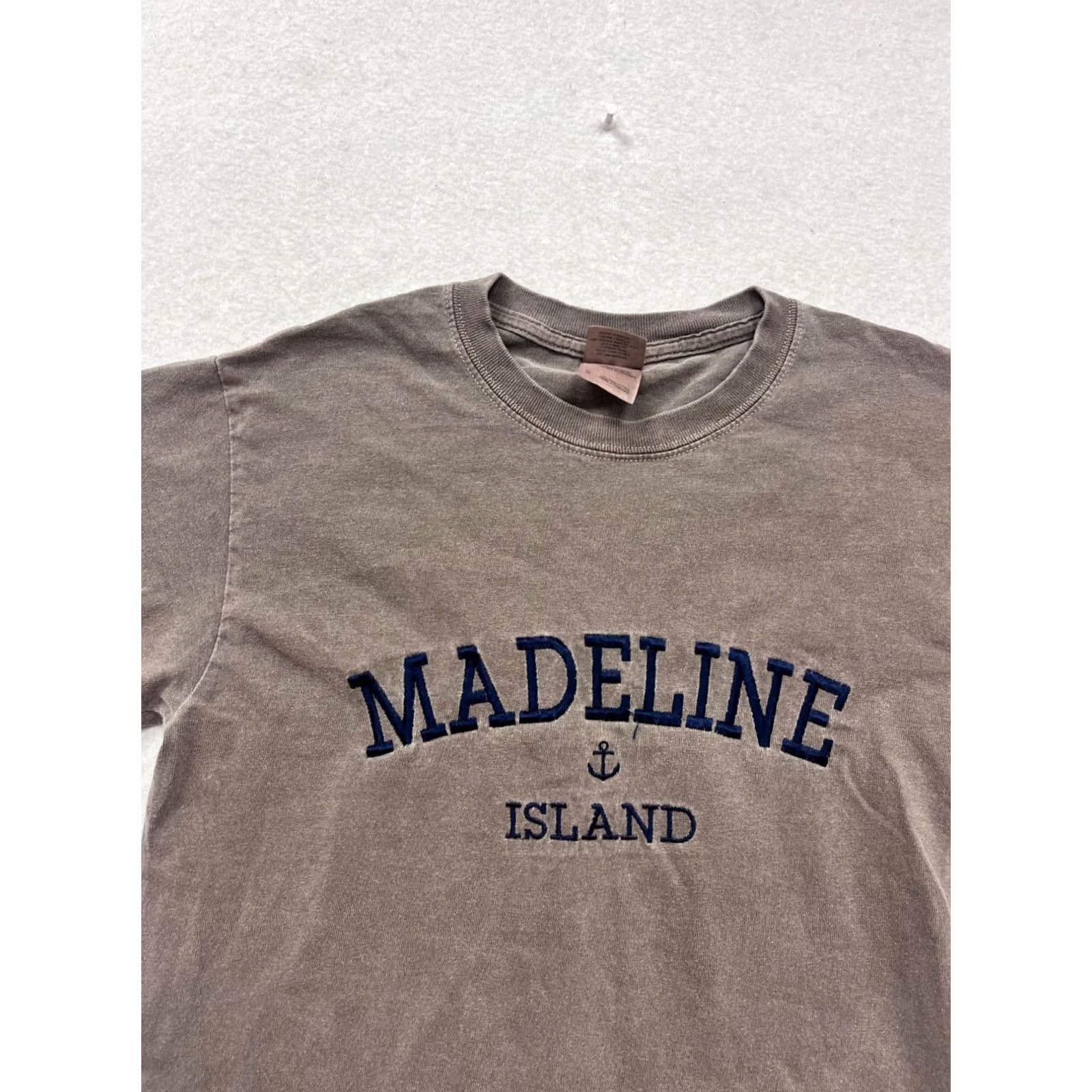 Gildan Madeline Island Graphic T-Shirt Brown S Women's S Cotton Crewneck Short Sleeves Summer Gildan Size US S / EU 44-46 / 1 - 6 Thumbnail