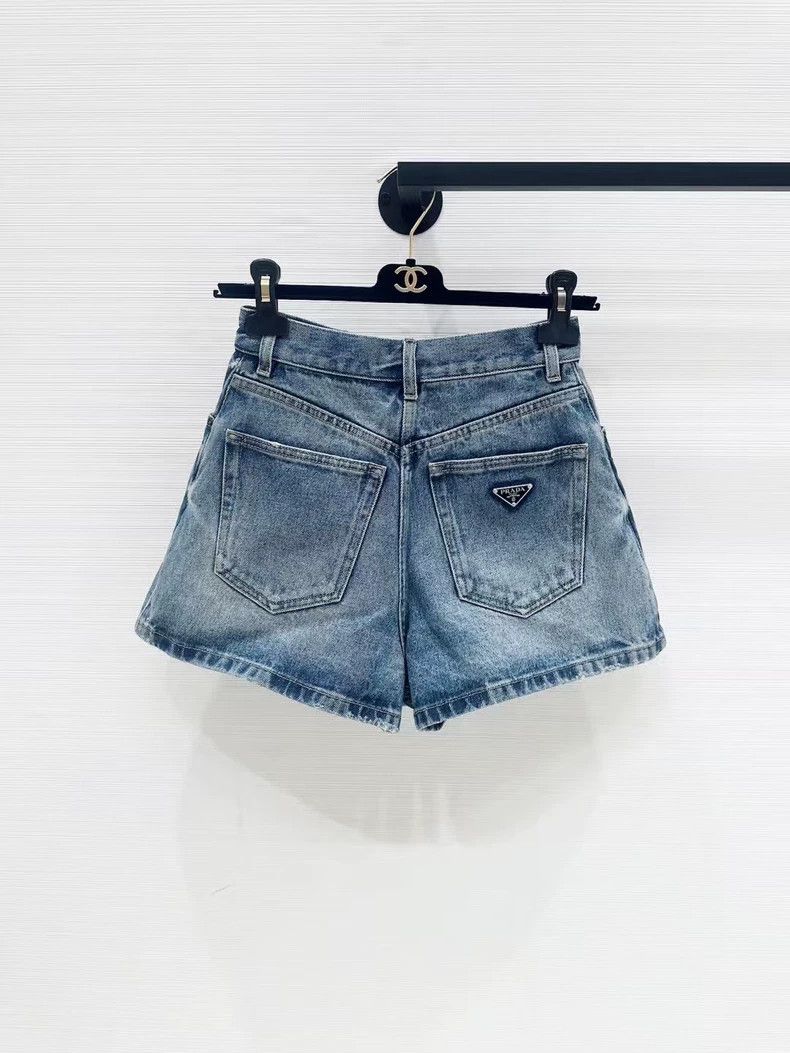 Prada Prada Classic denim shorts Size 26" / US 2 / IT 38 - 2 Thumbnail