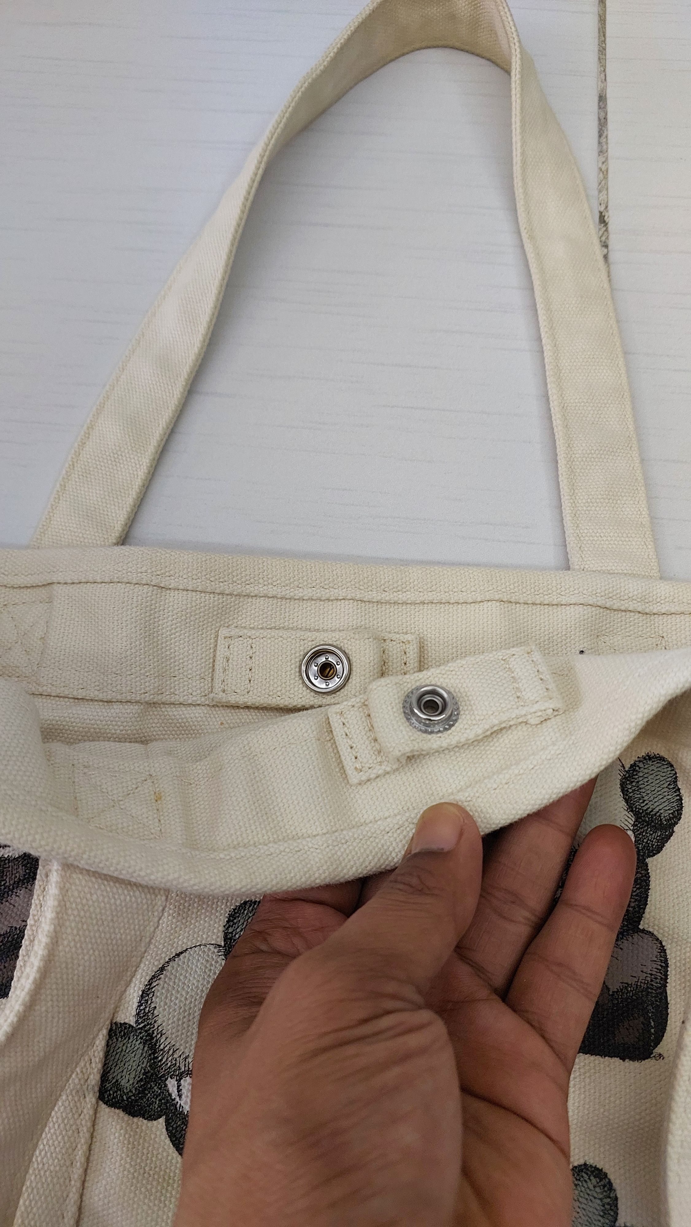 Japanese Brand × Kaws × Uniqlo UNIQLO x KAWS TOTE CANVES BAG Size ONE SIZE - 10 Thumbnail