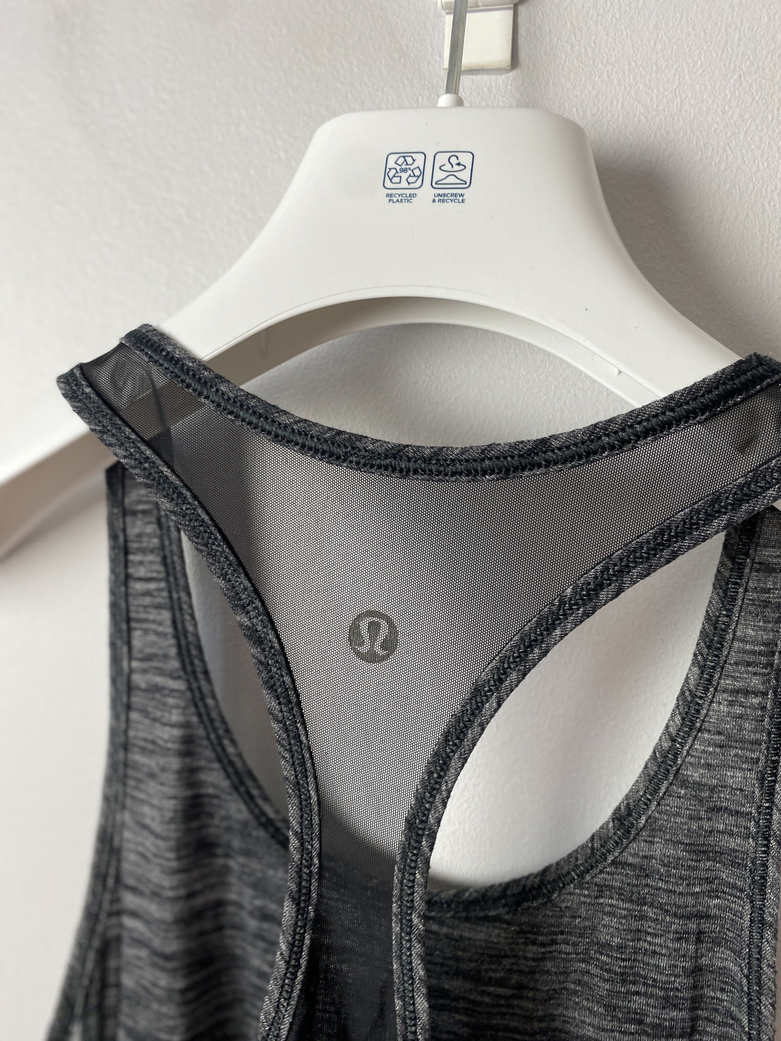 Lululemon Lululemon small logo sport tank top t-shirt sleeveless Size XS / US 0-2 / IT 36-38 - 4 Thumbnail