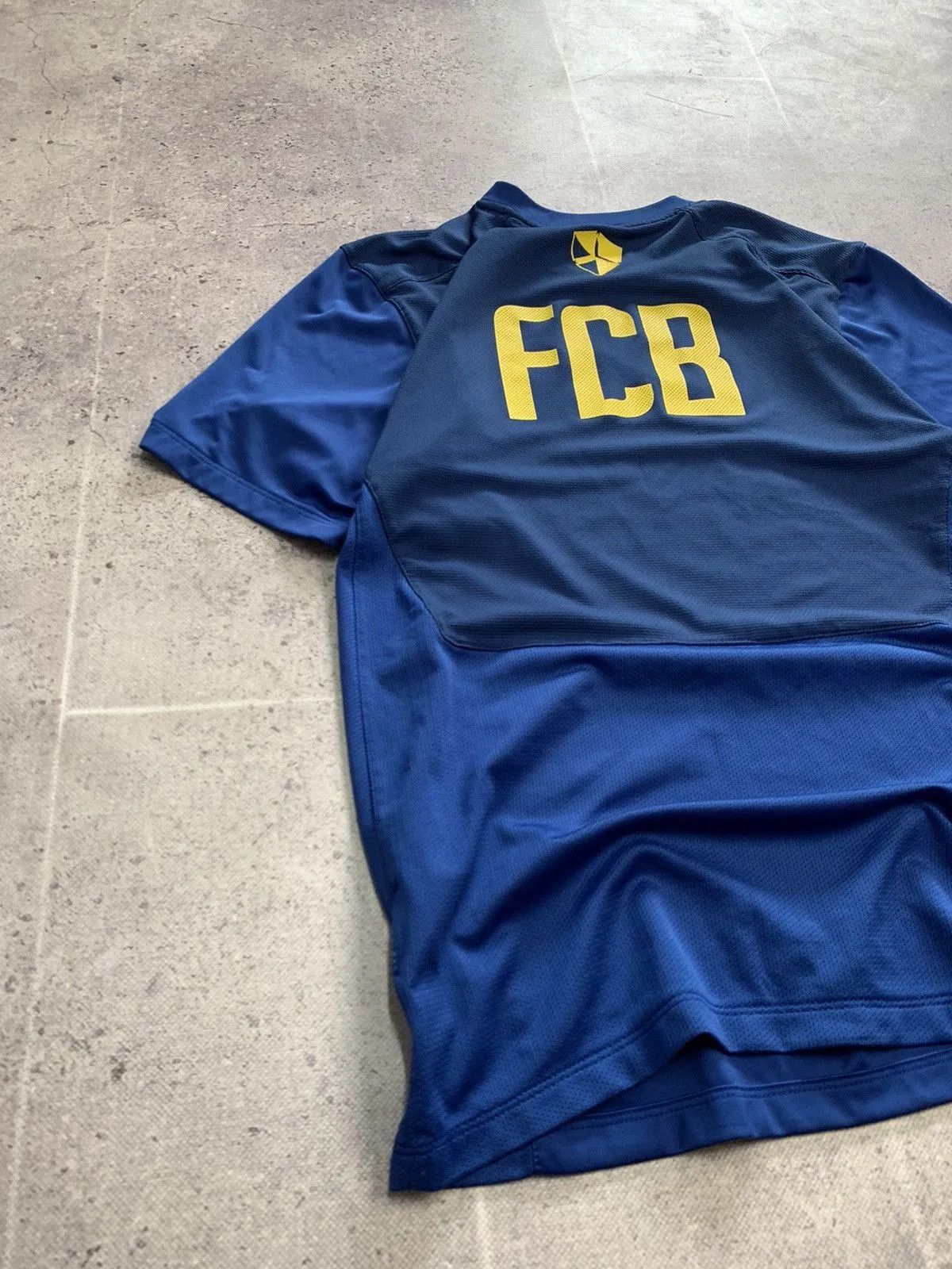 Nike 👉 Vintage Y2K Barcelona Blockcore Faded Sk8 T-Shirt Spain Size US M / EU 48-50 / 2 - 10 Thumbnail